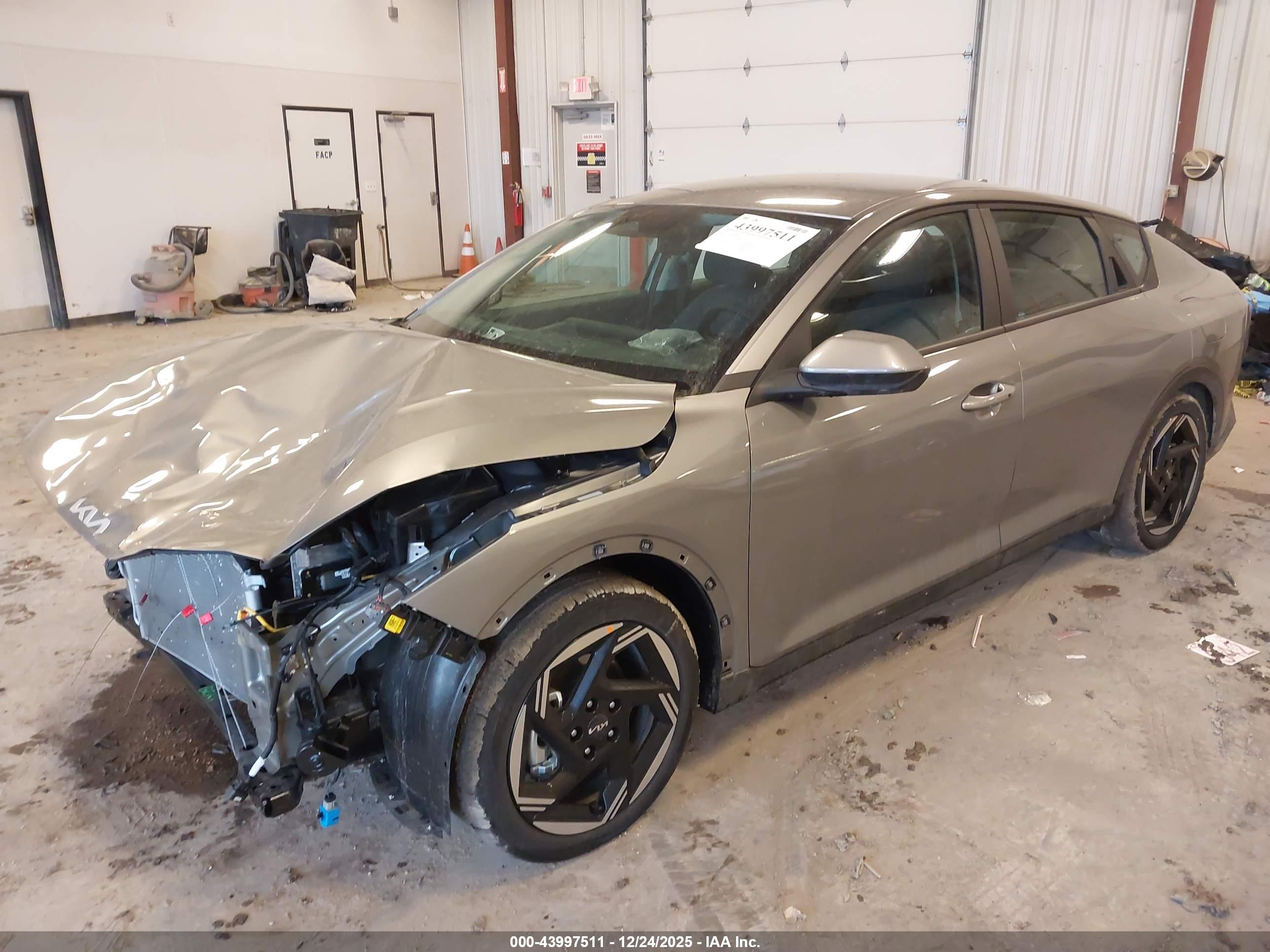 KIA K4 image 2