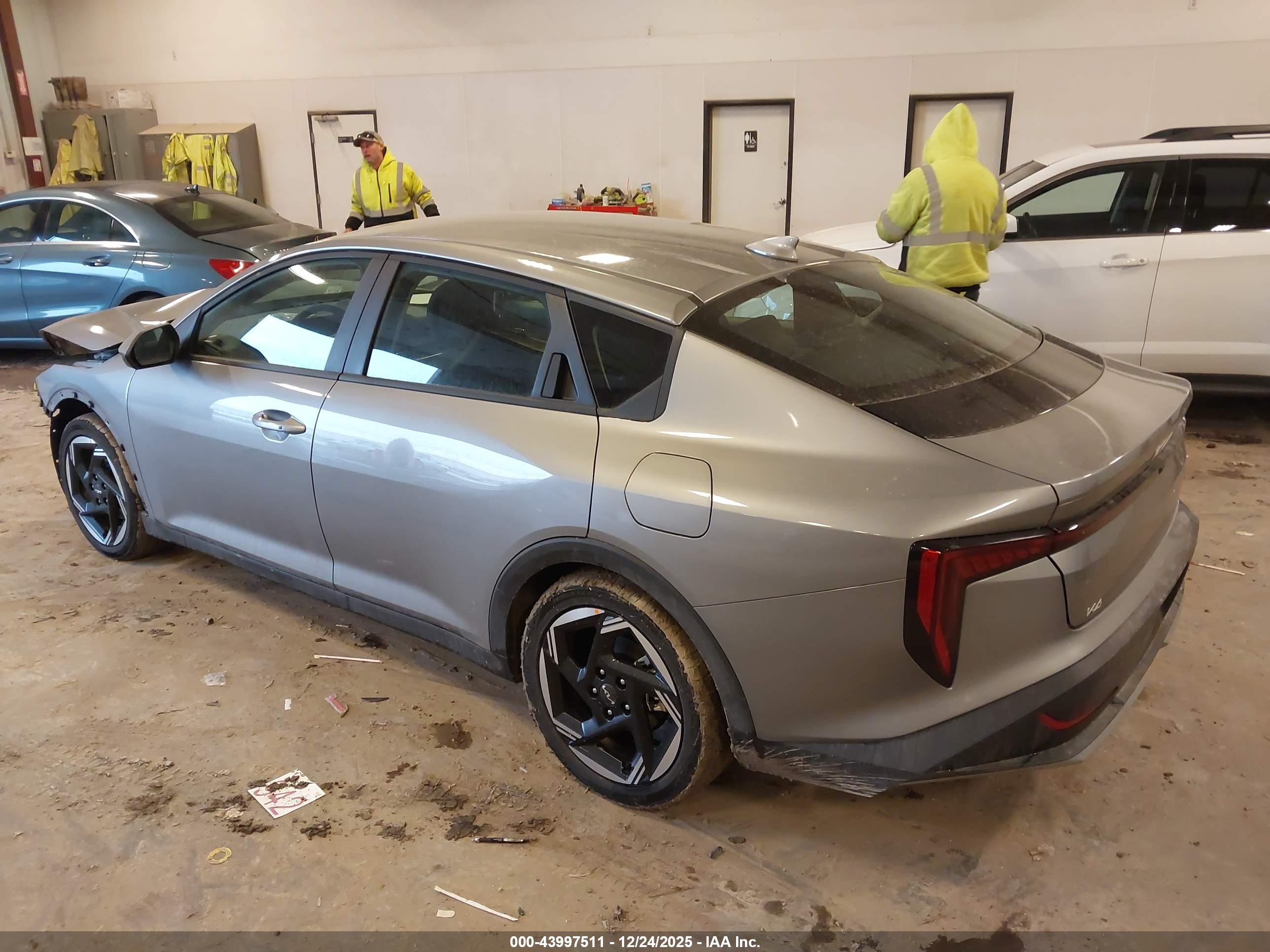 KIA K4 image 3