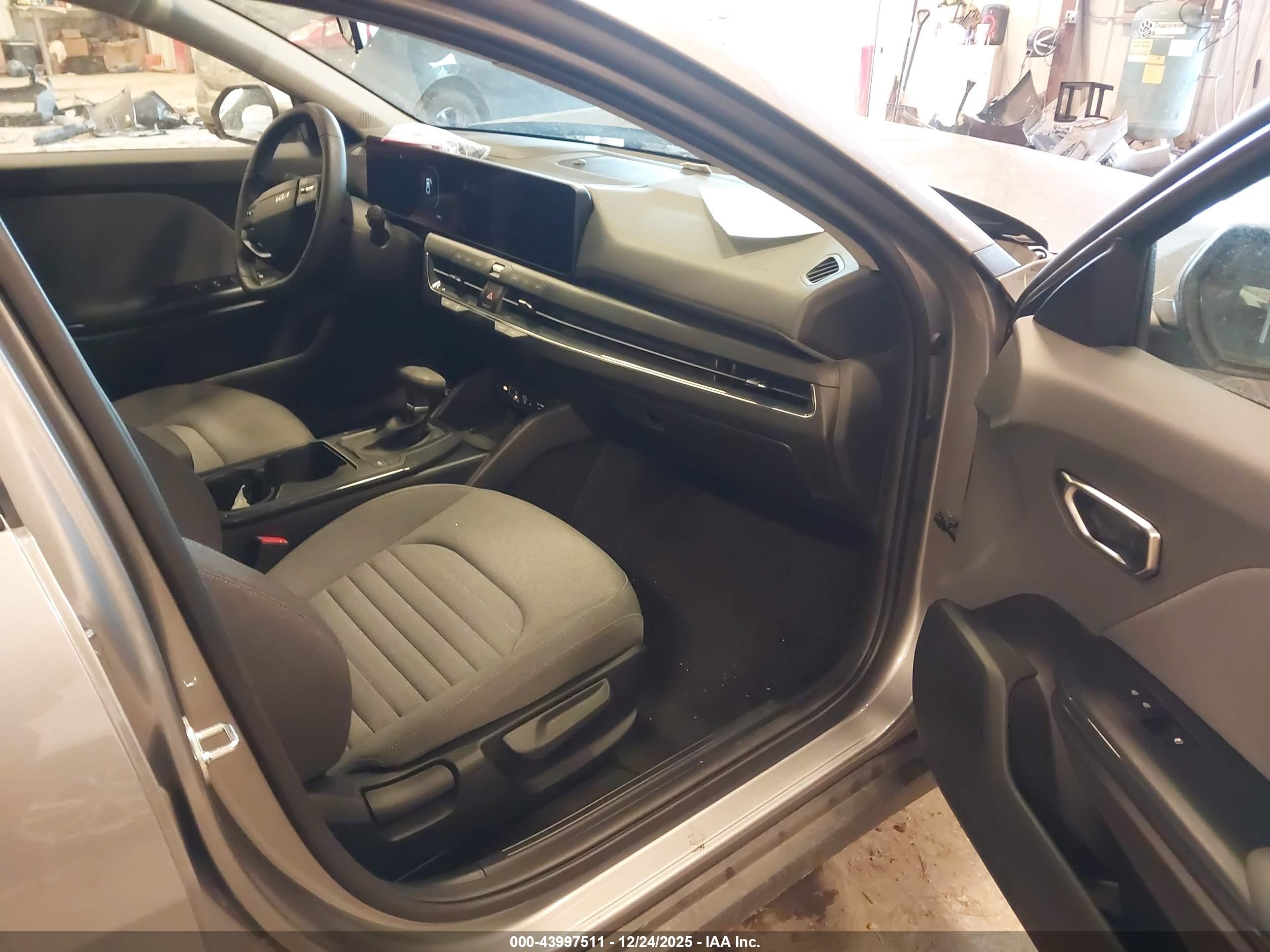 KIA K4 image 5
