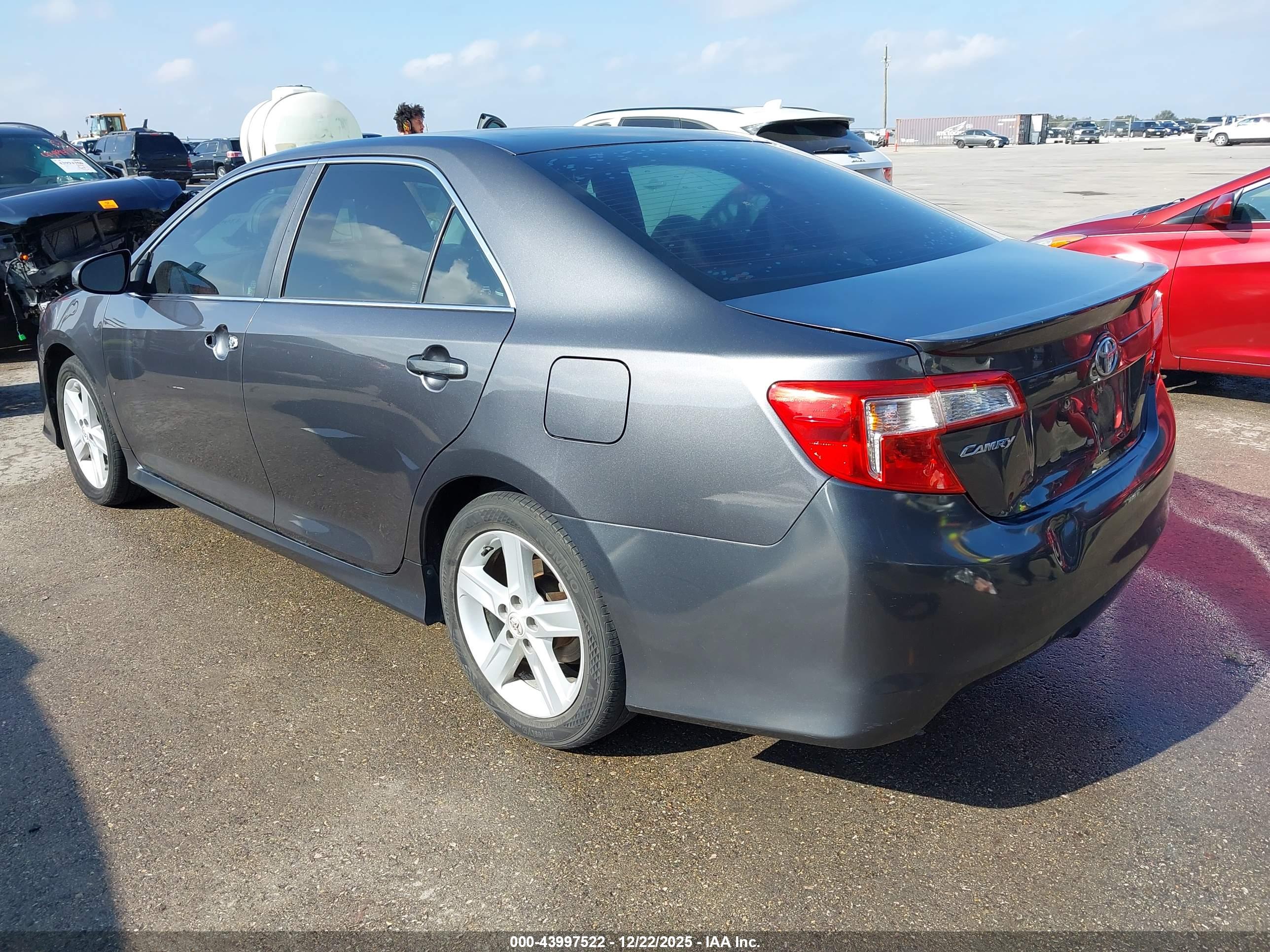 TOYOTA CAMRY image 3
