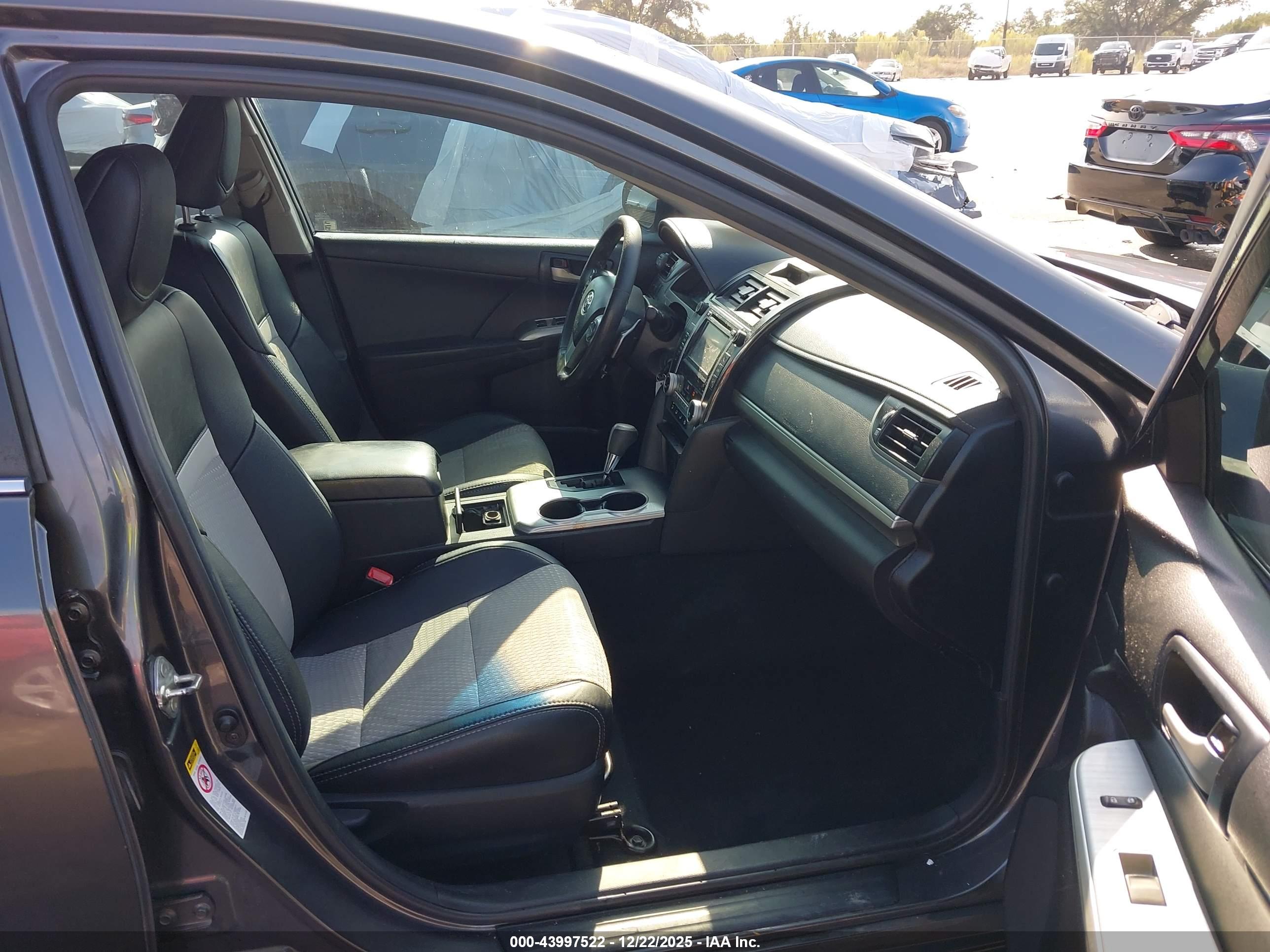 TOYOTA CAMRY image 5
