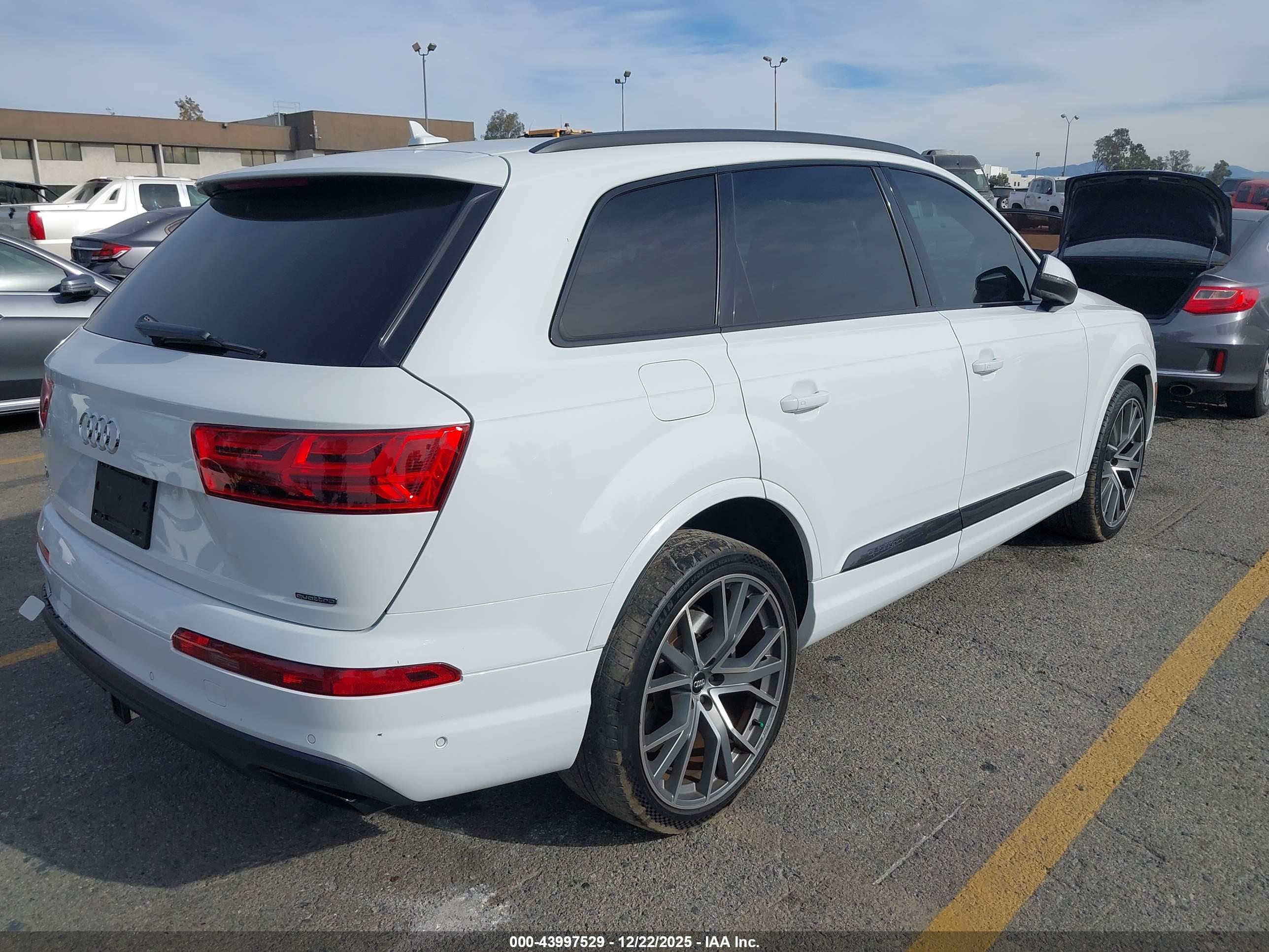 AUDI Q7 image 4
