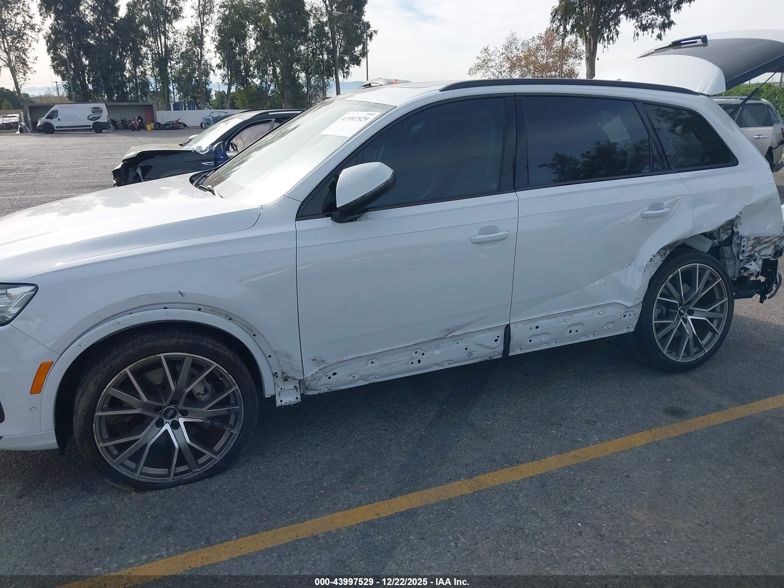 AUDI Q7 image 6