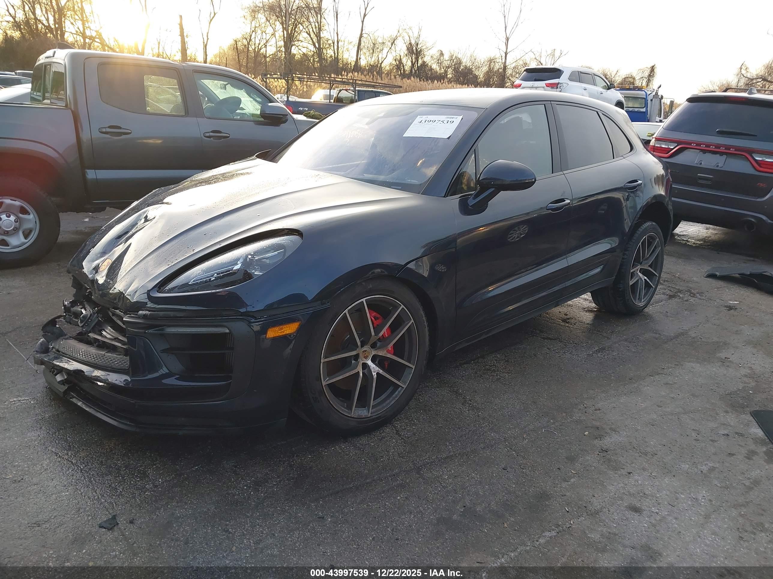 PORSCHE MACAN image 2