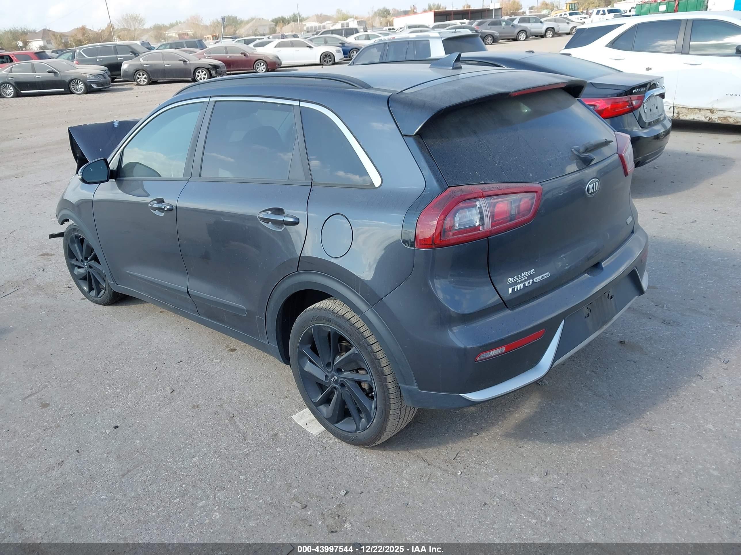 KIA NIRO image 3