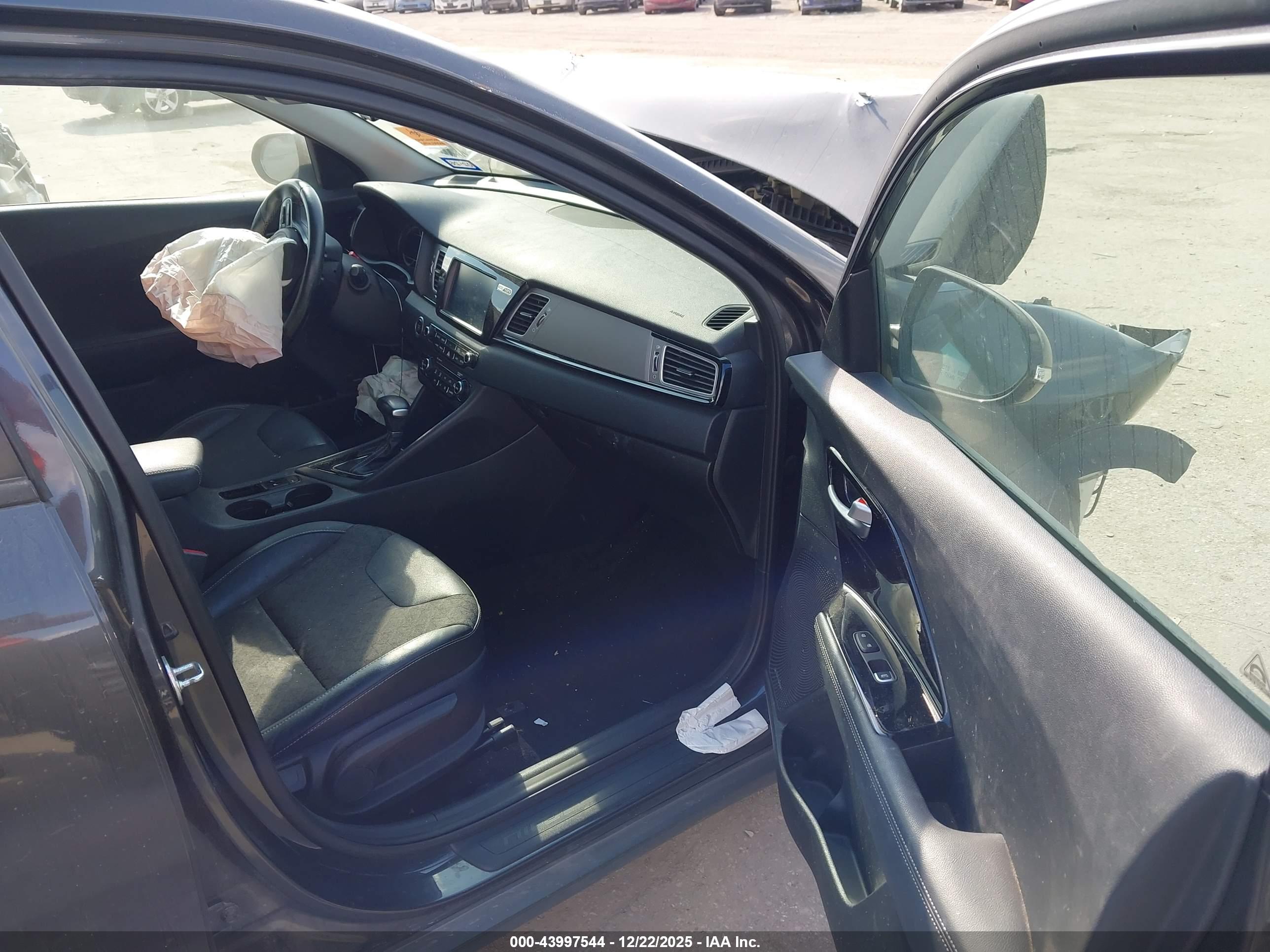 KIA NIRO image 5