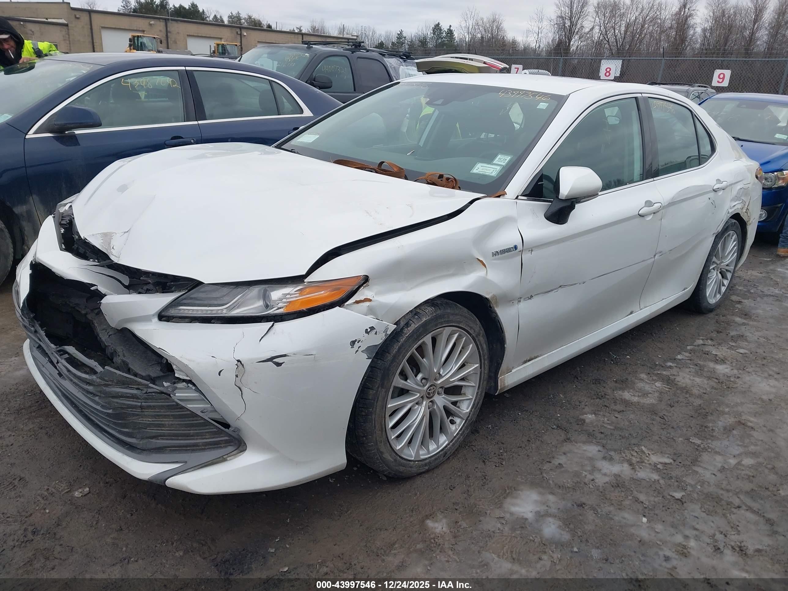 TOYOTA CAMRY image 2