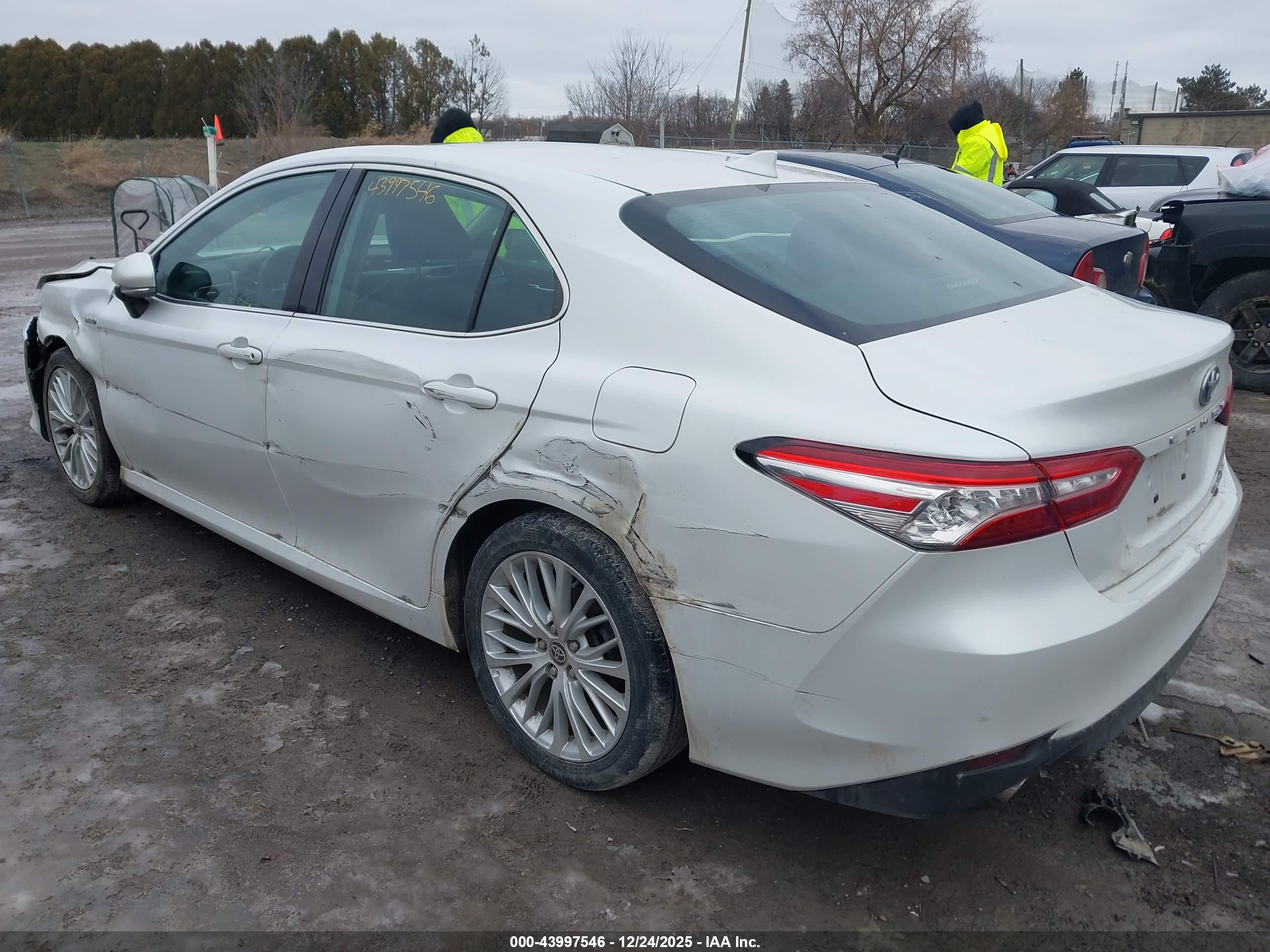 TOYOTA CAMRY image 3