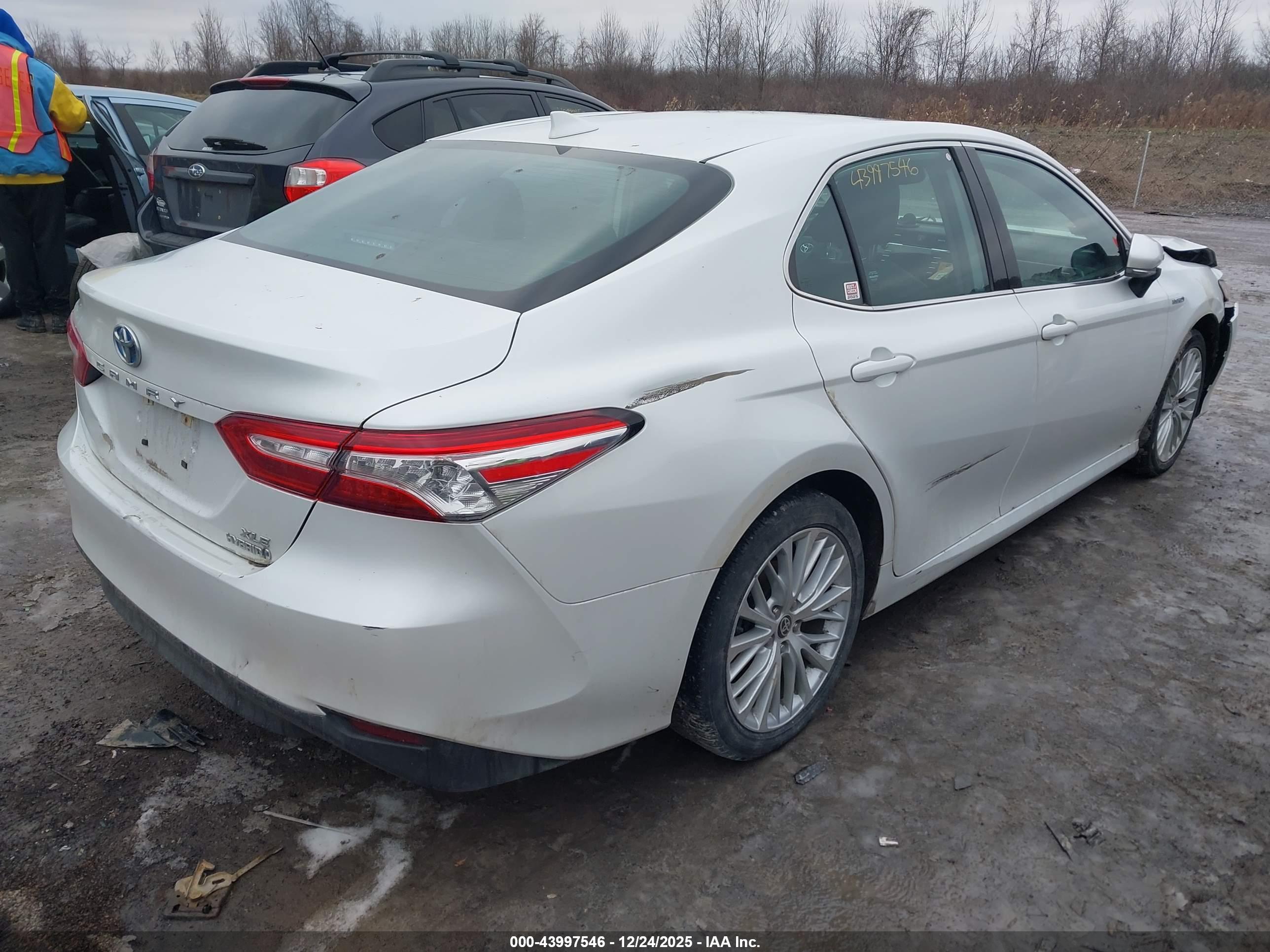 TOYOTA CAMRY image 4