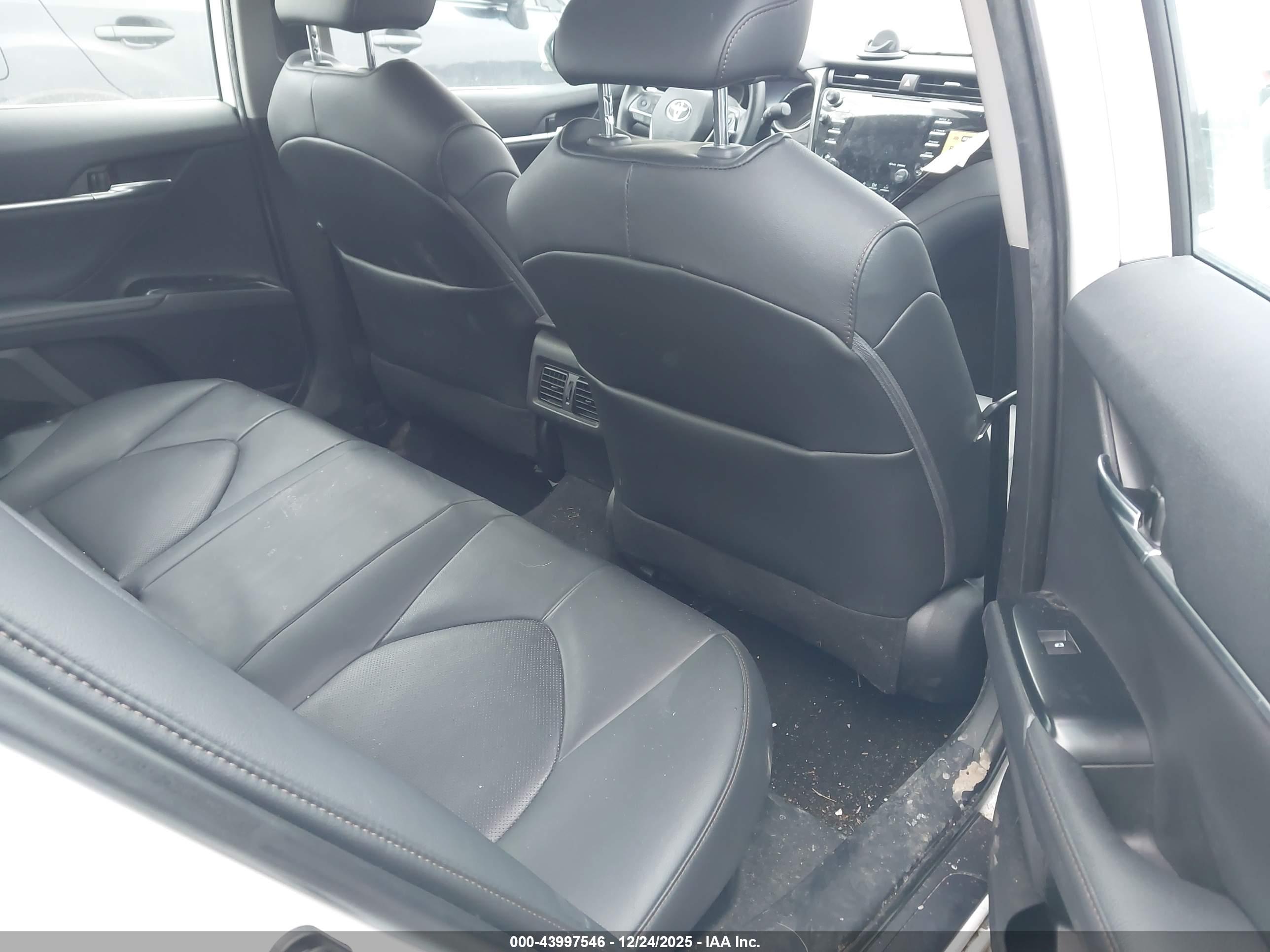 TOYOTA CAMRY image 8