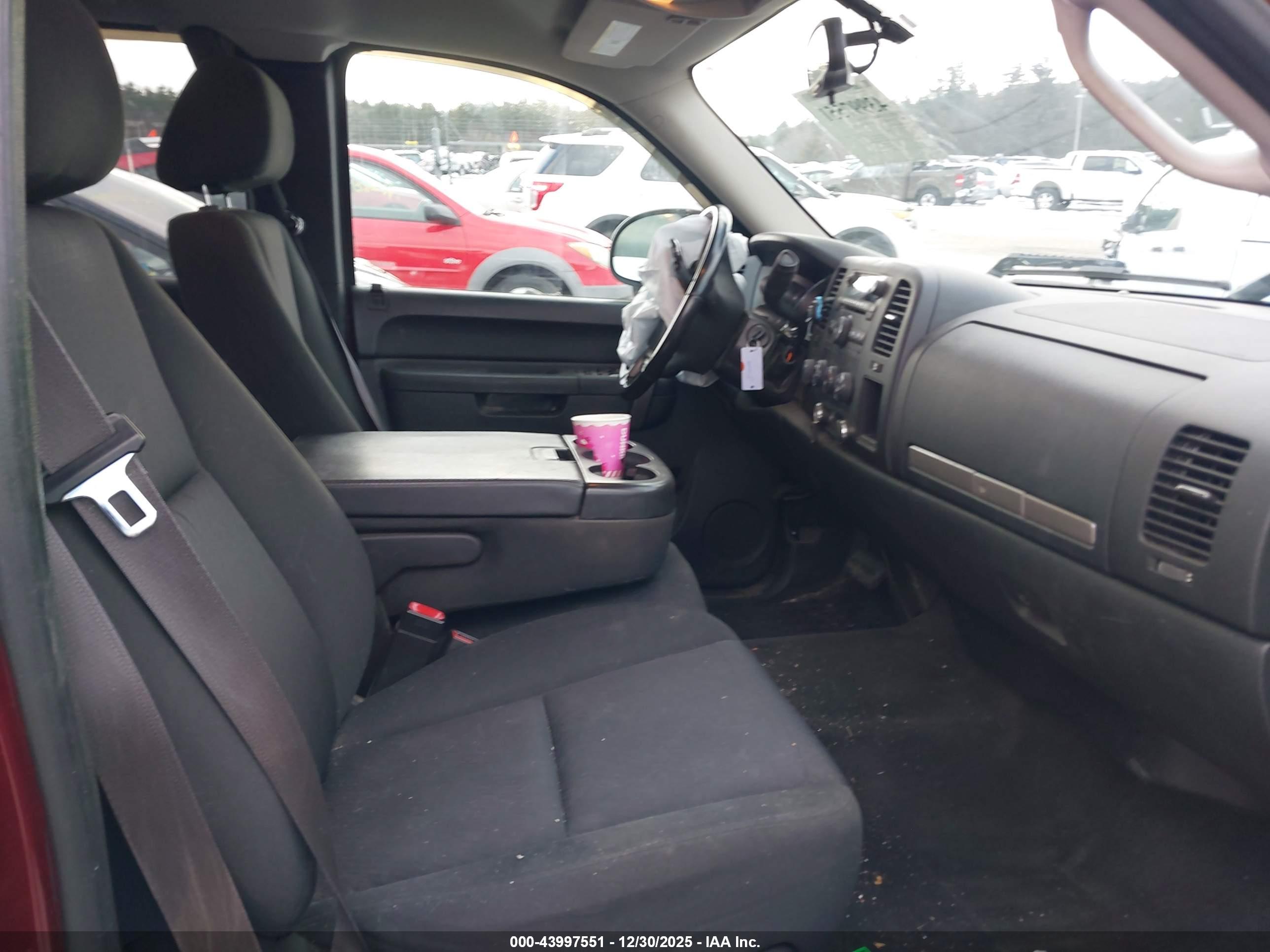 CHEVROLET SILVERADO image 5