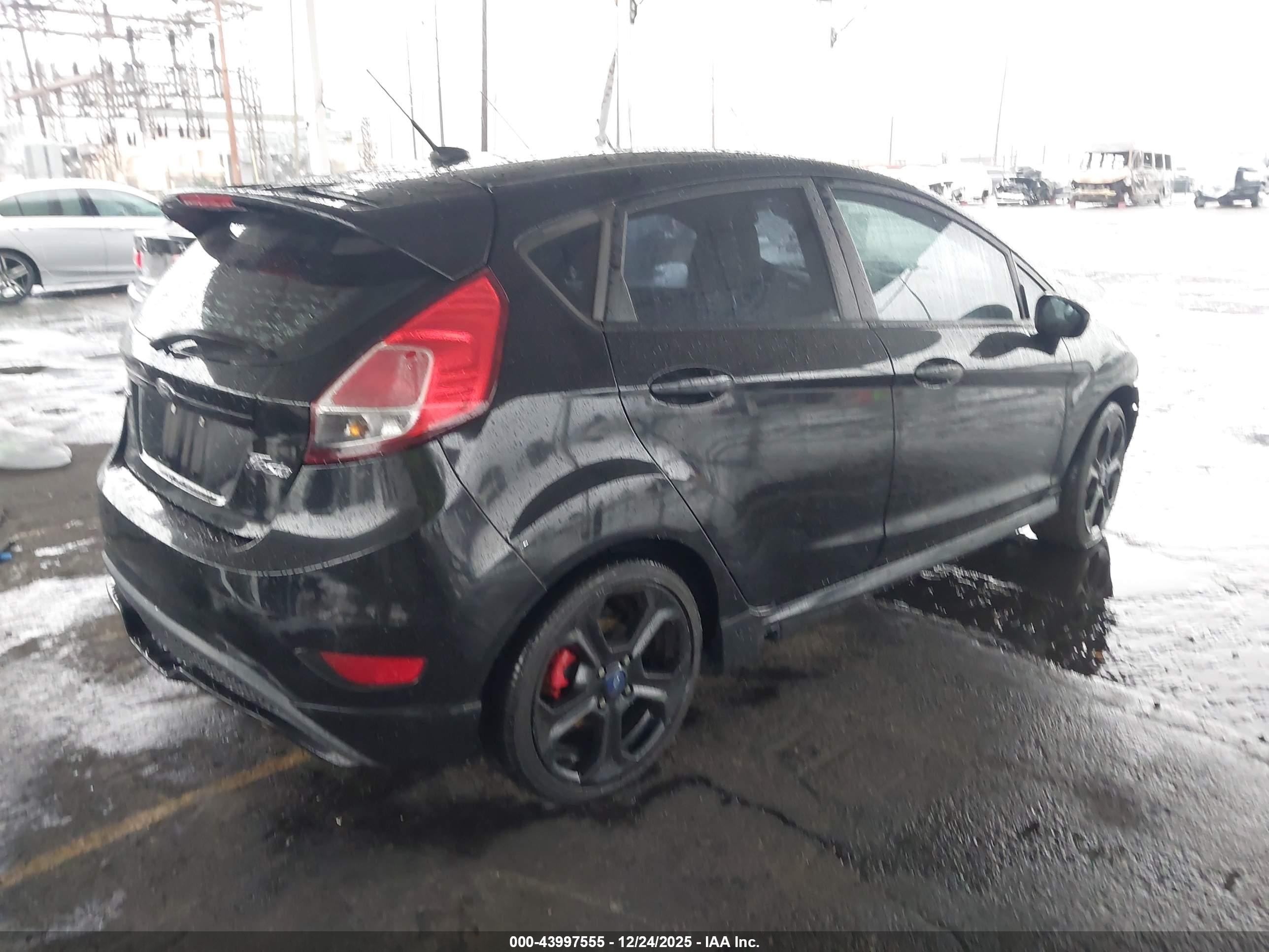 FORD FIESTA image 4