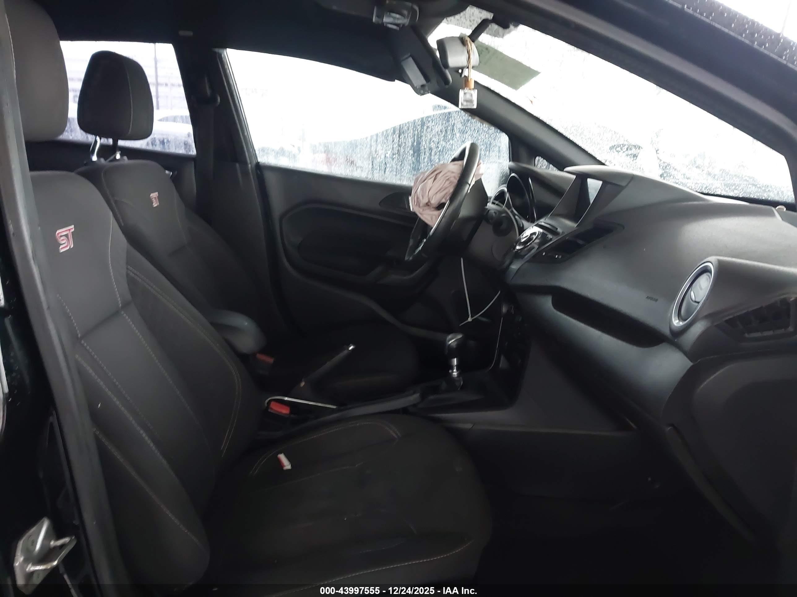 FORD FIESTA image 5