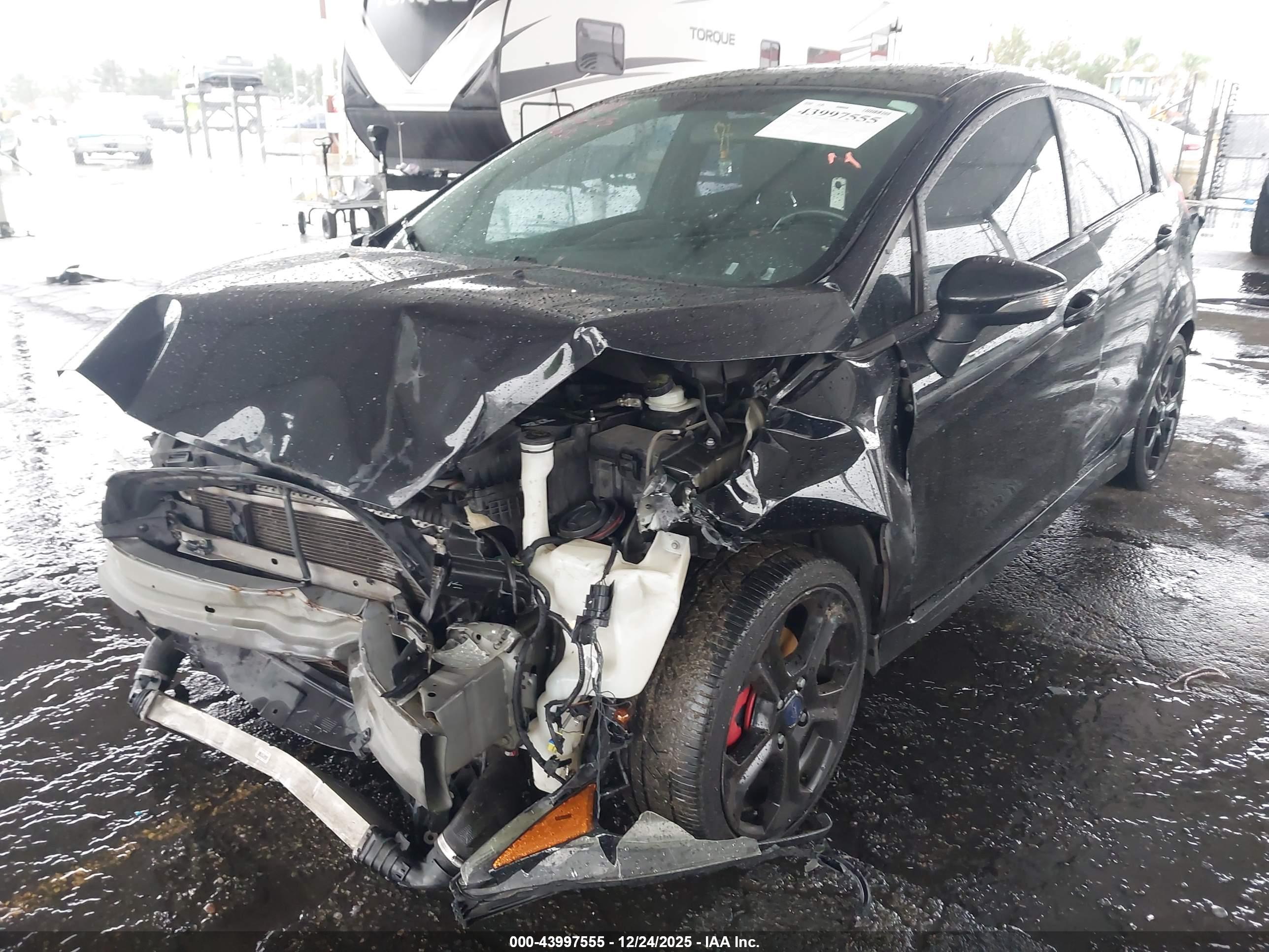 FORD FIESTA image 6