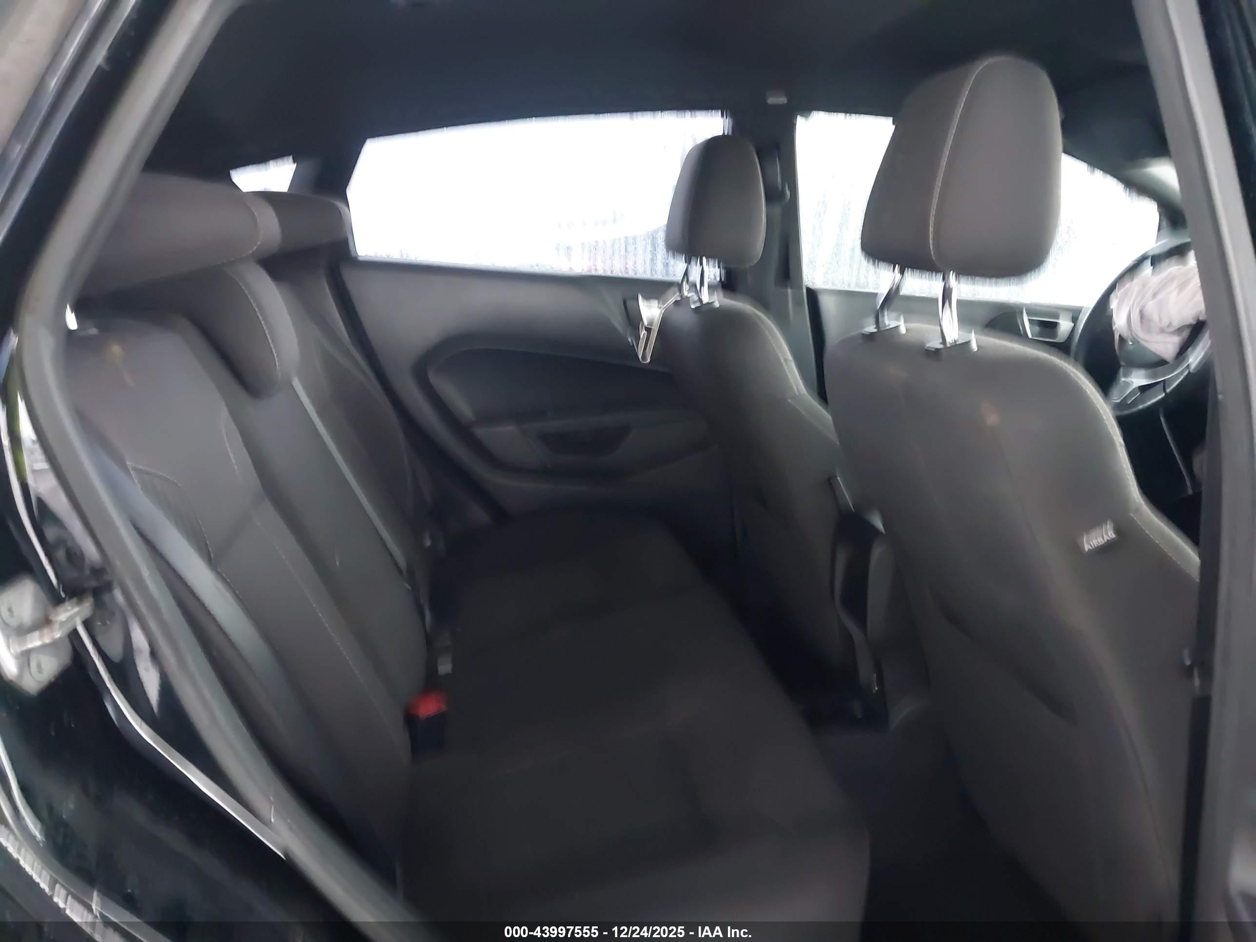 FORD FIESTA image 8
