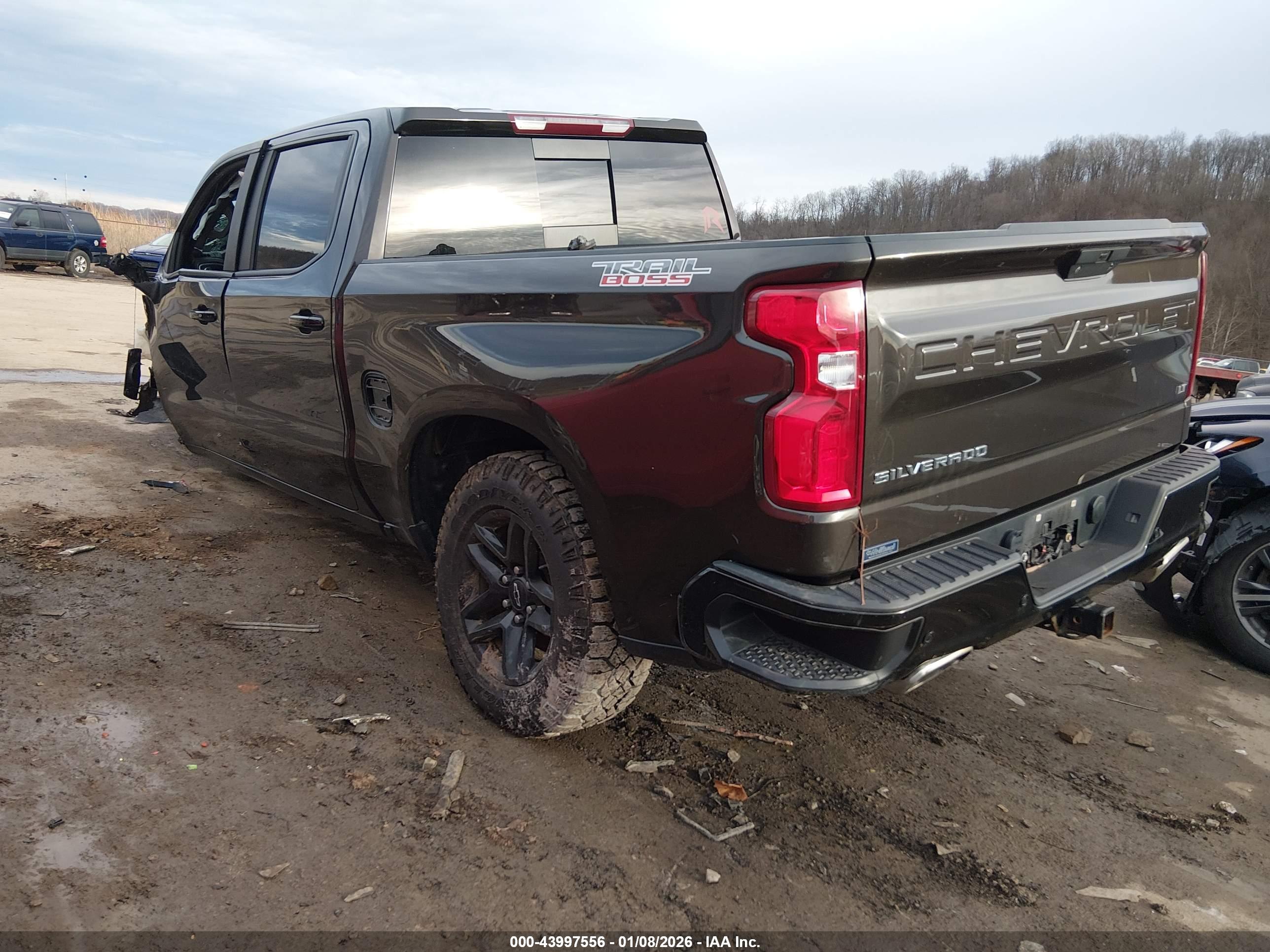 CHEVROLET SILVERADO image 3