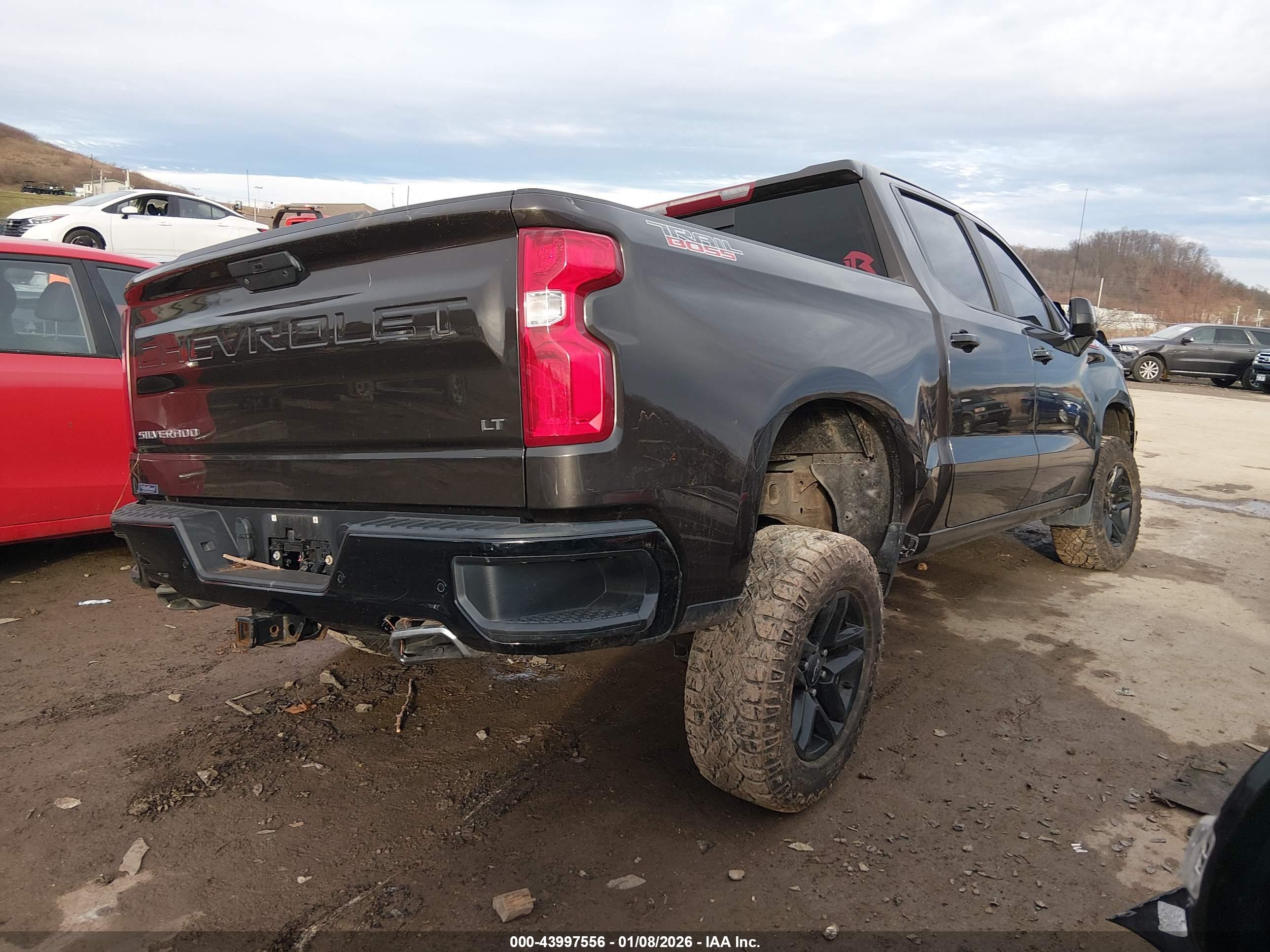 CHEVROLET SILVERADO image 4