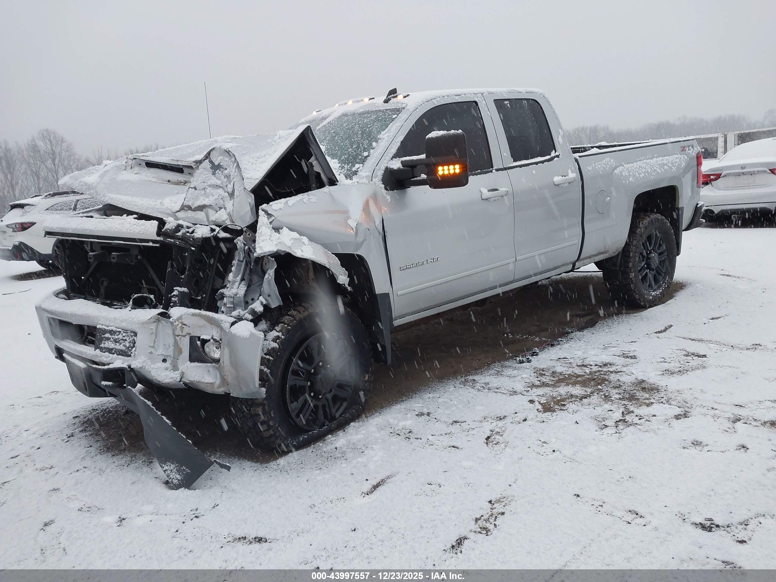 CHEVROLET SILVERADO image 2