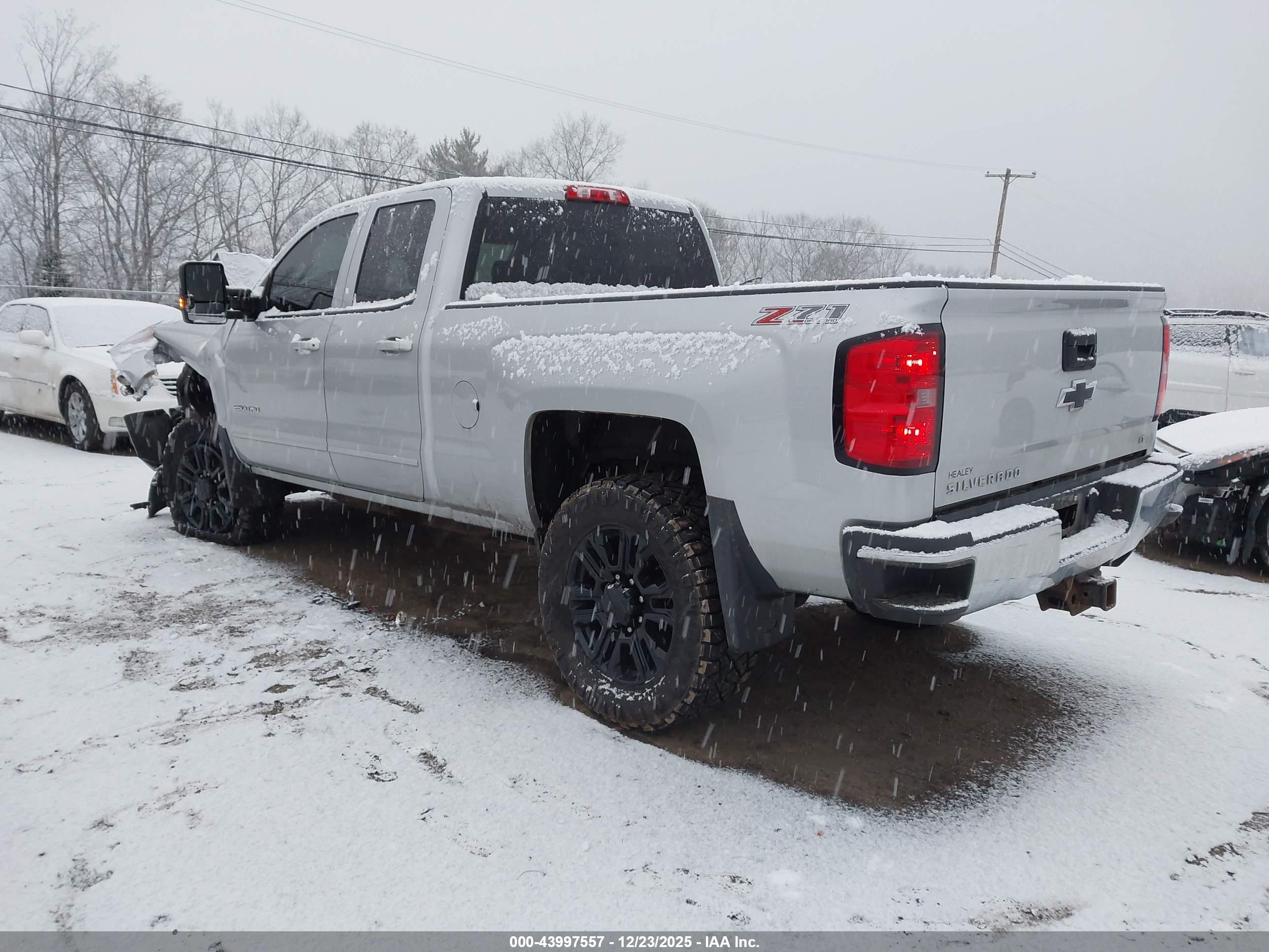 CHEVROLET SILVERADO image 3