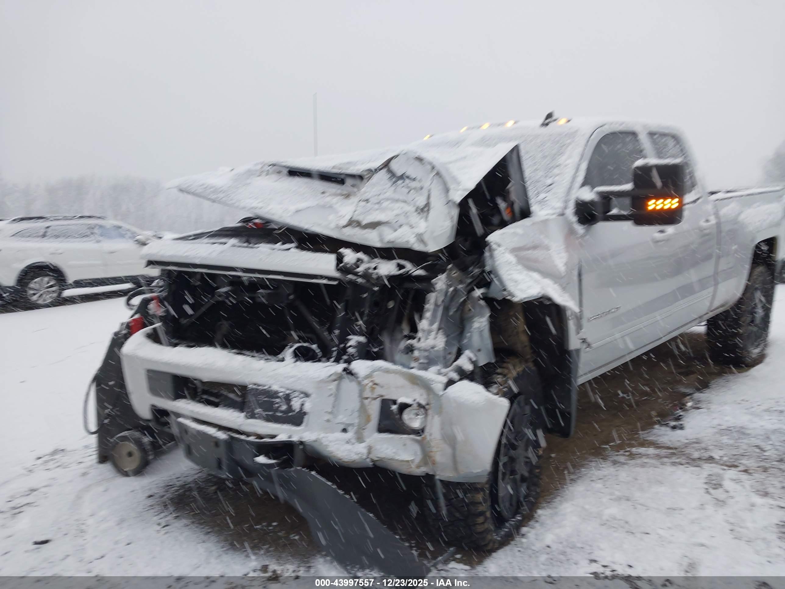 CHEVROLET SILVERADO image 6