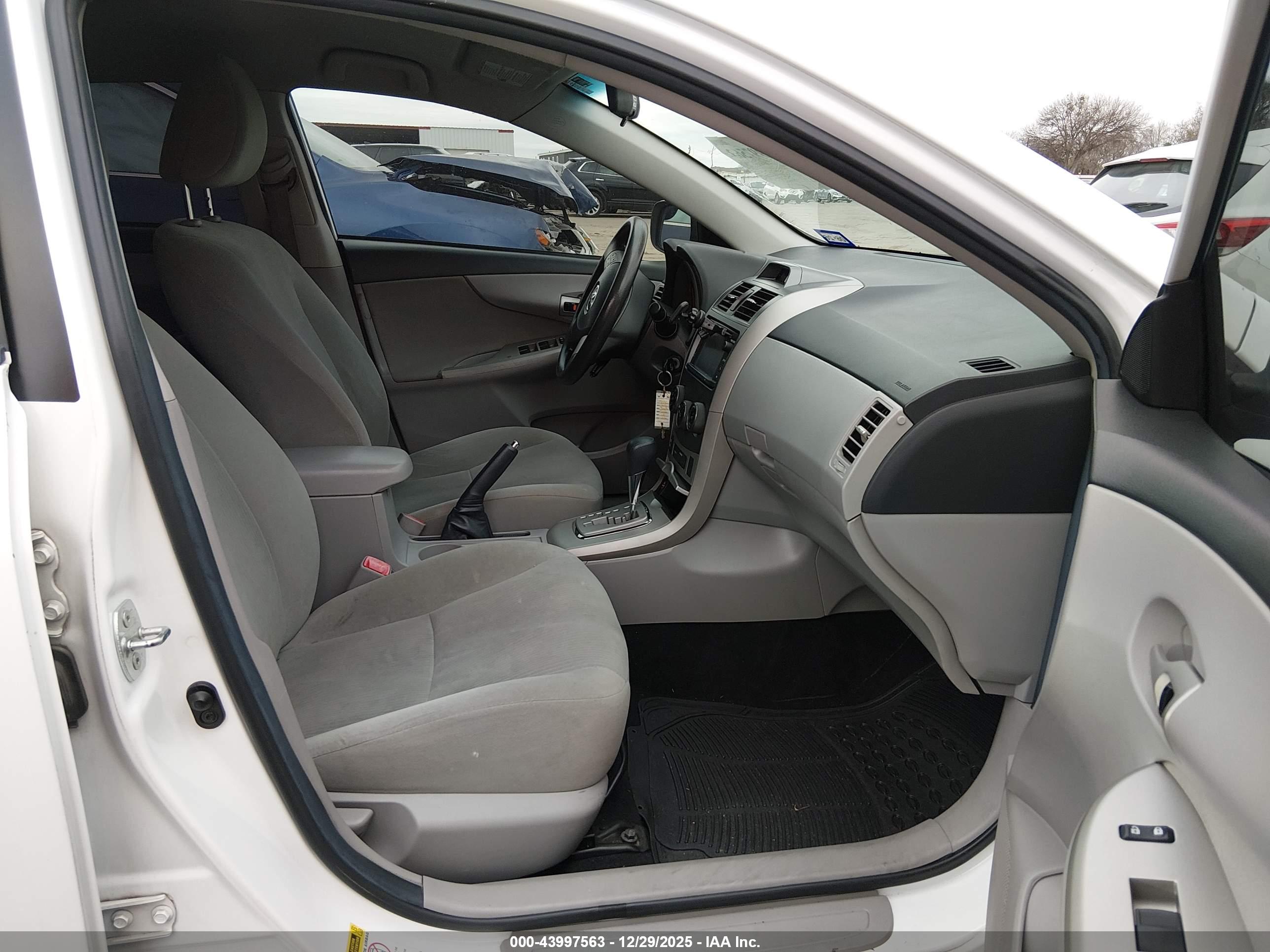 TOYOTA COROLLA image 5