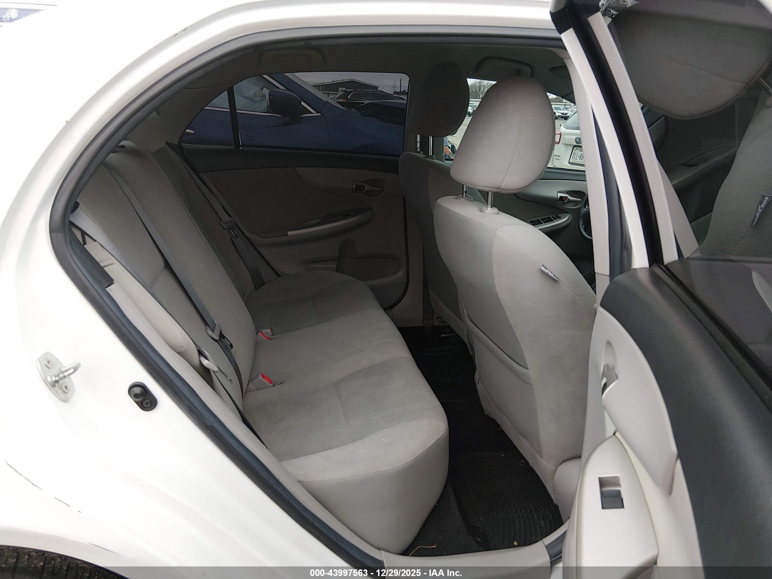 TOYOTA COROLLA image 8