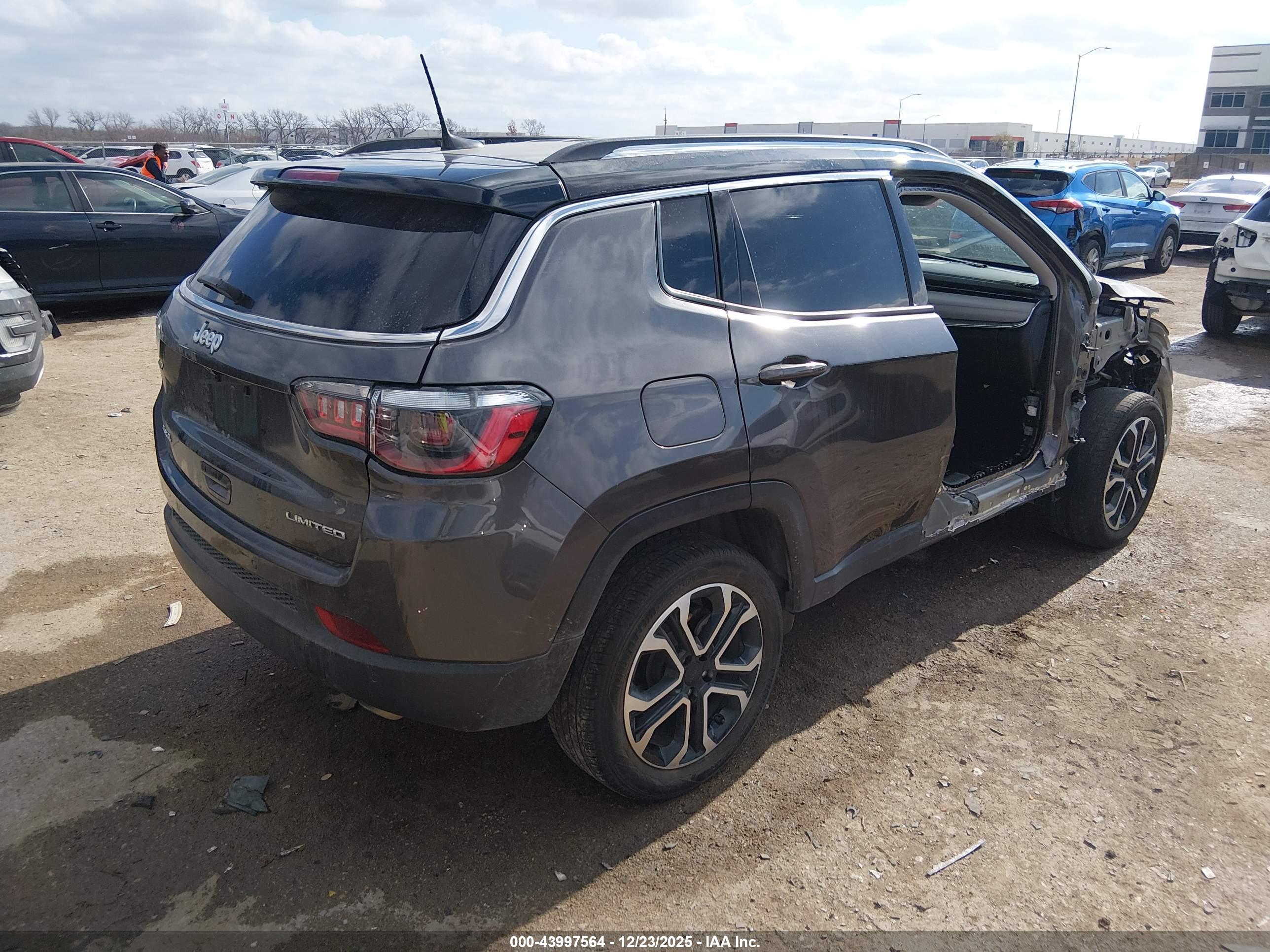 JEEP COMPASS image 4