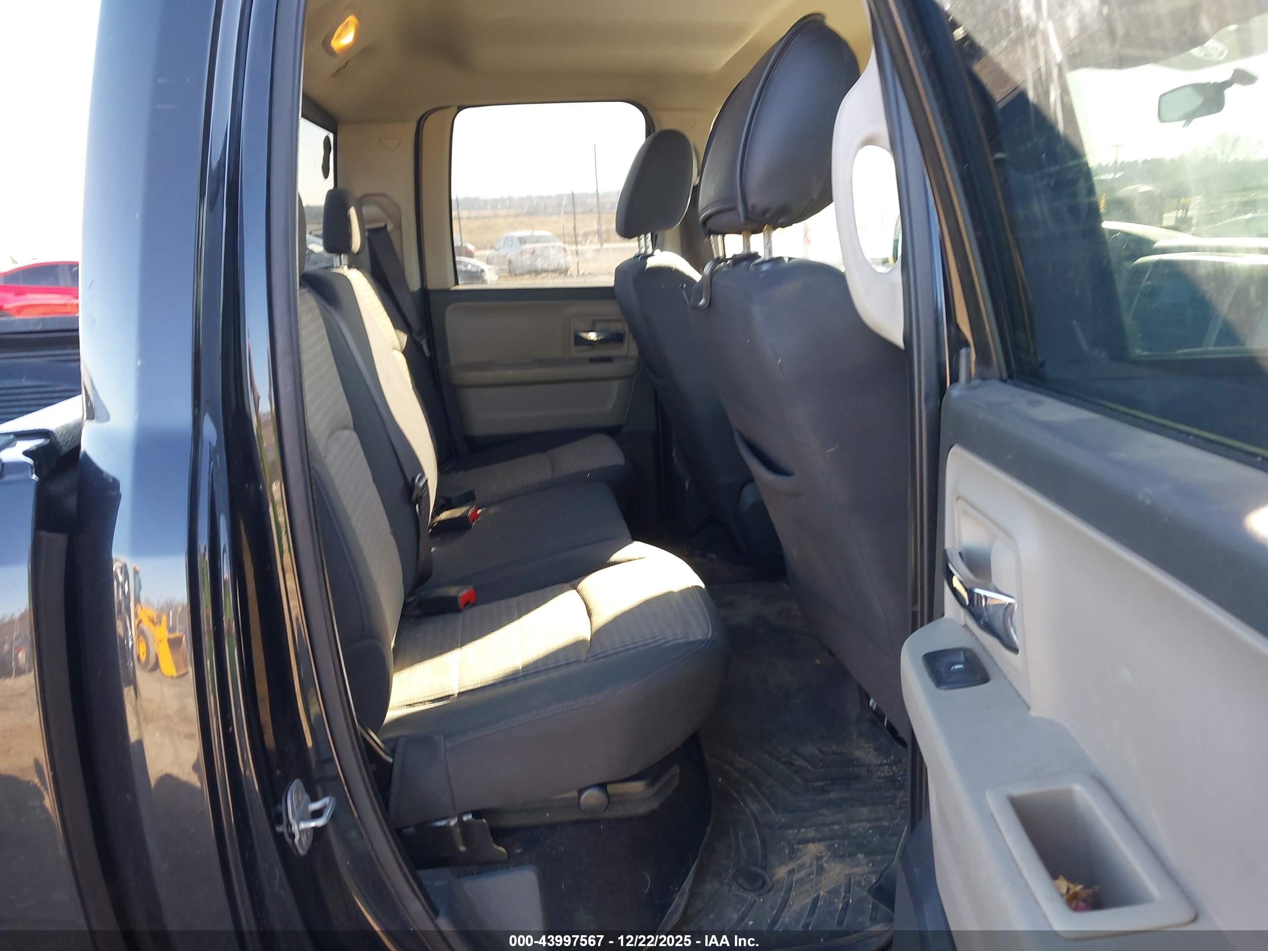 DODGE RAM image 8
