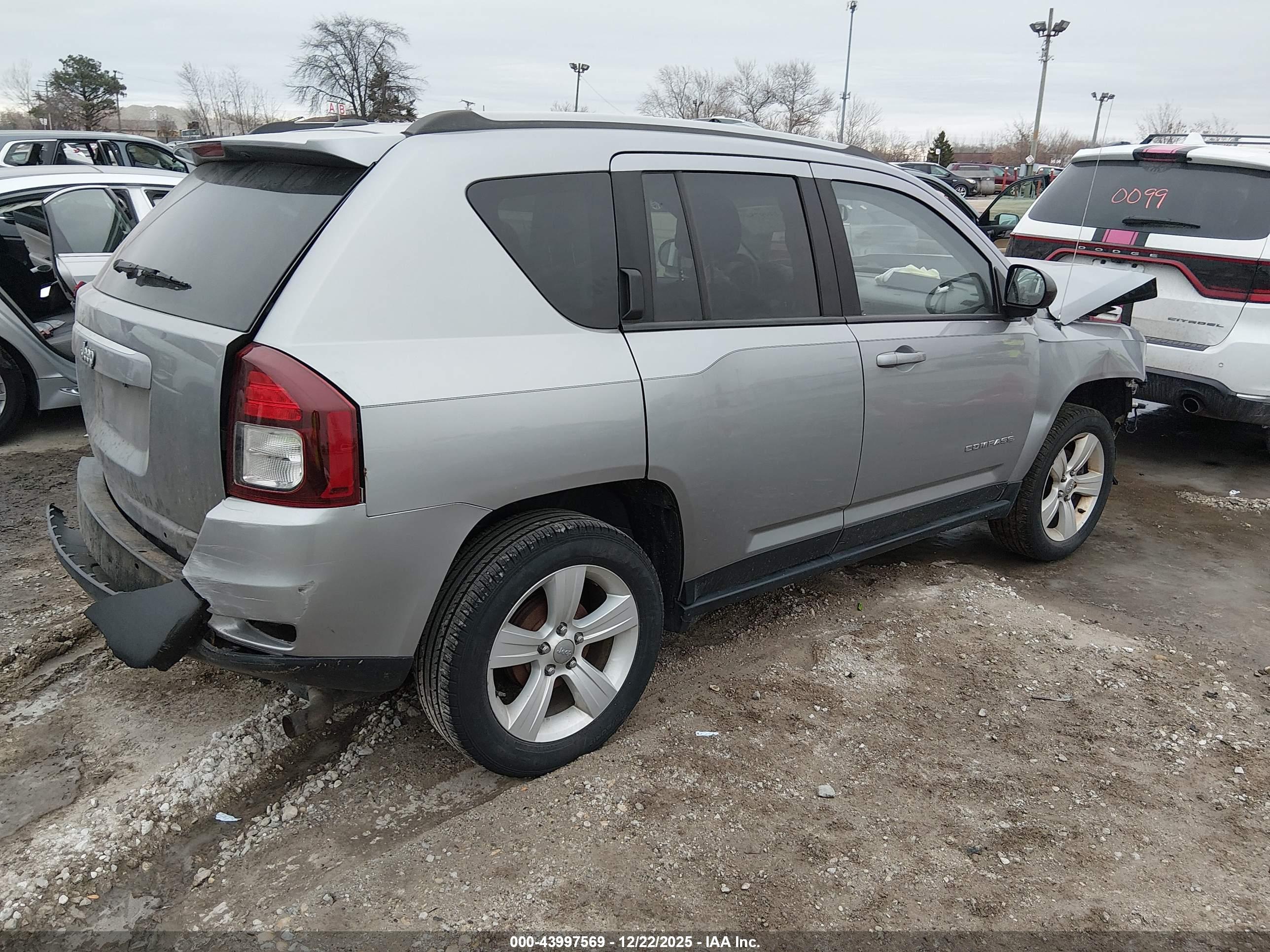 JEEP COMPASS image 4