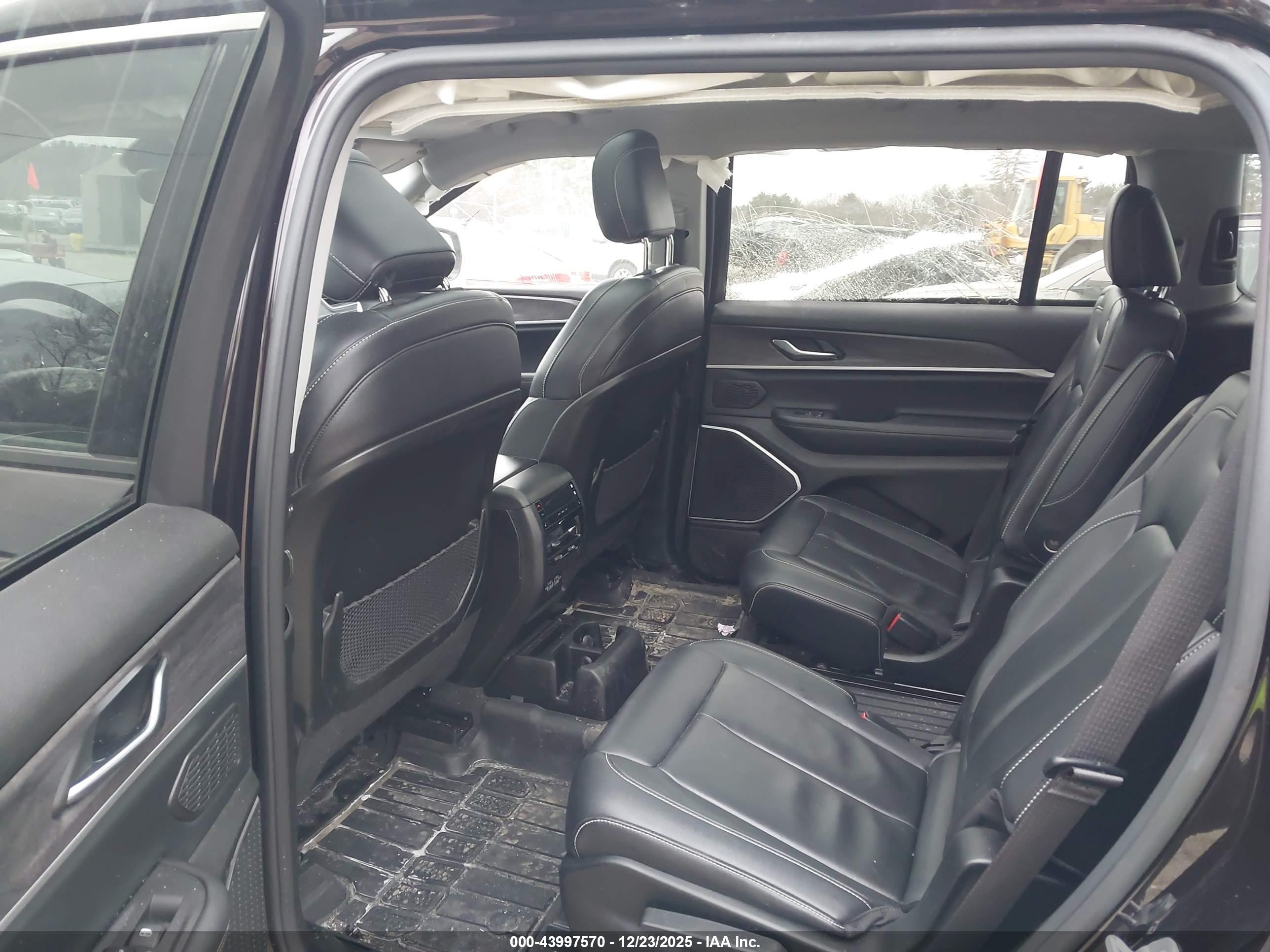JEEP GRAND image 8