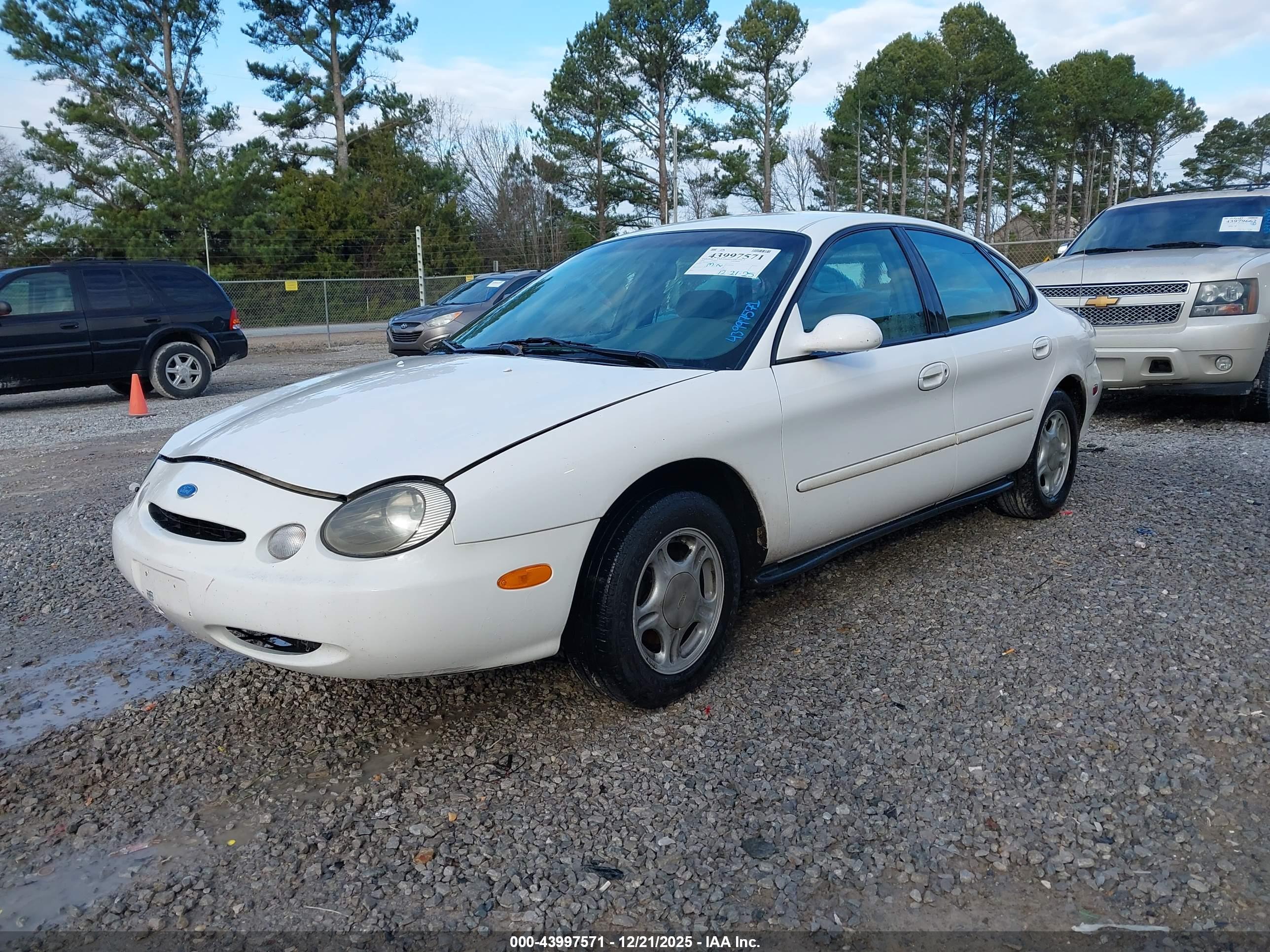 FORD TAURUS image 2
