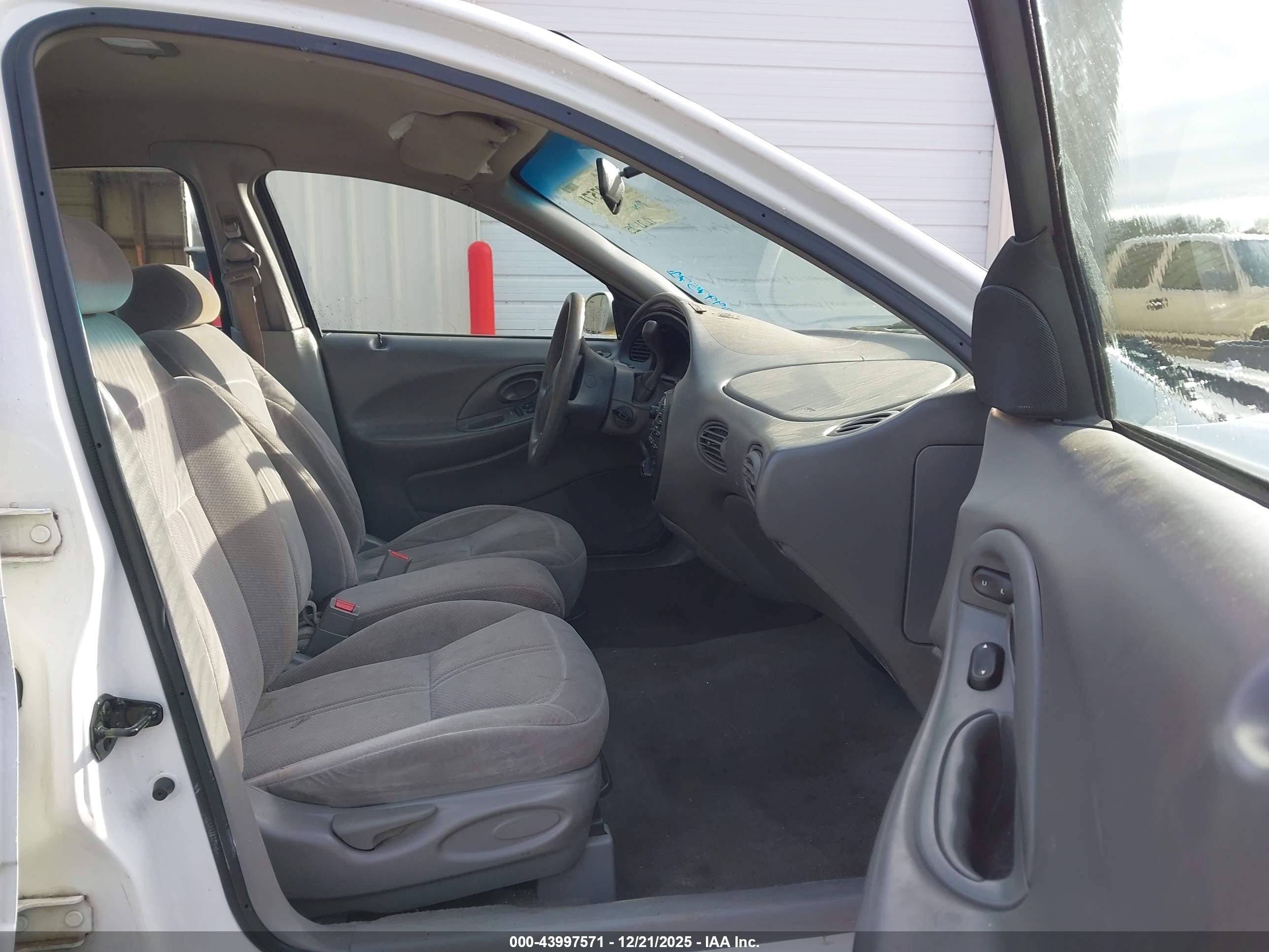 FORD TAURUS image 5