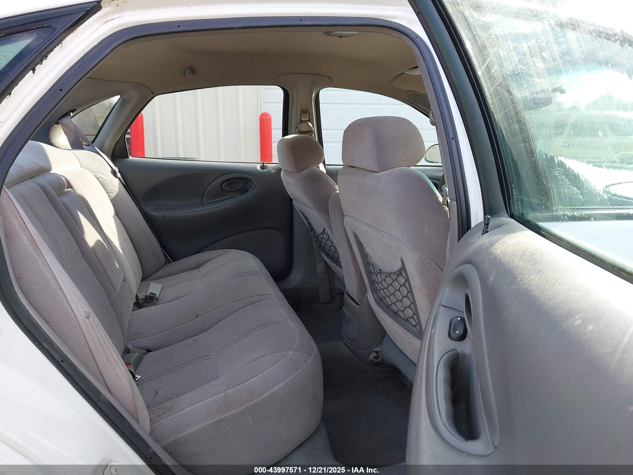FORD TAURUS image 8
