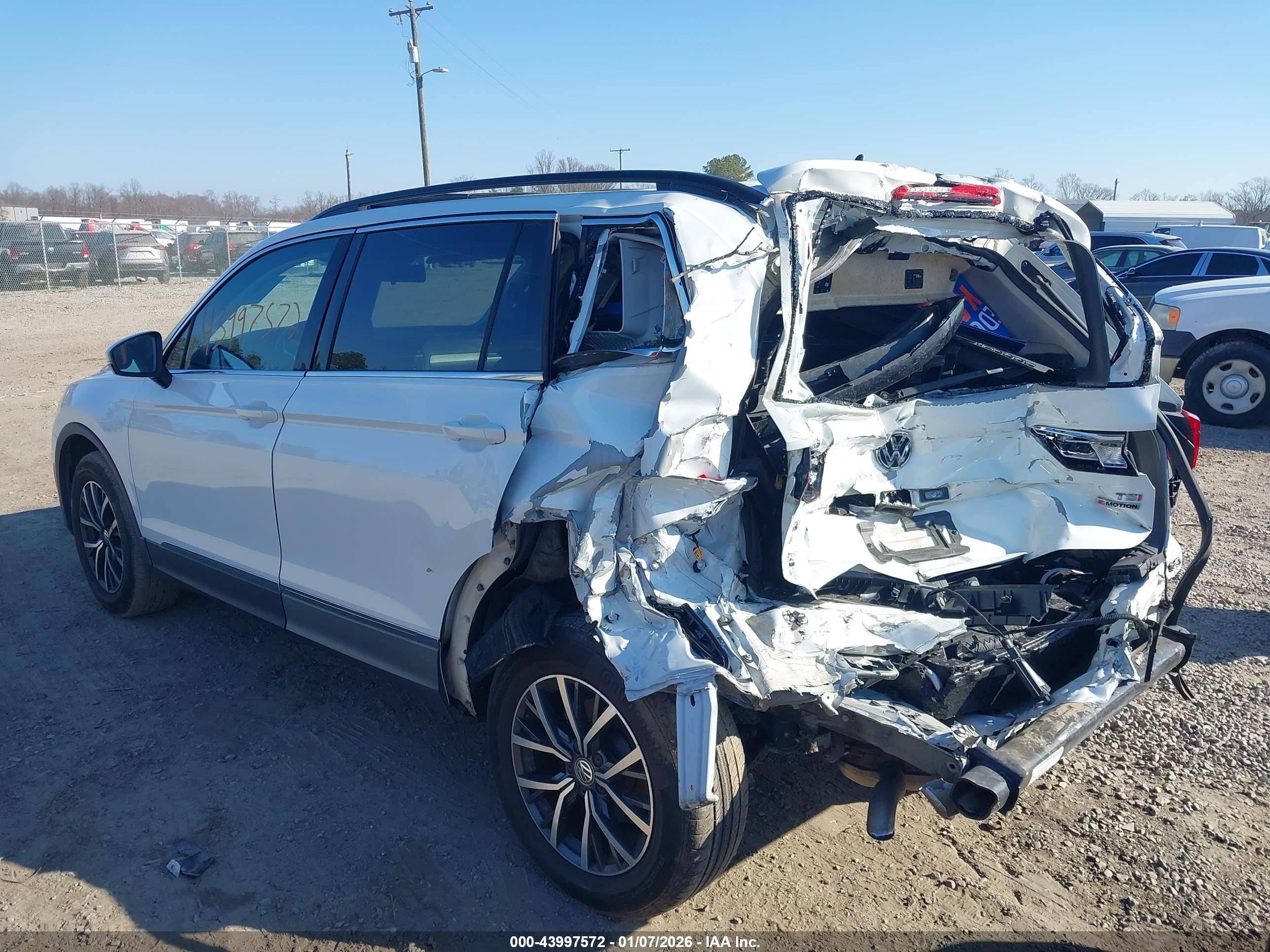 VOLKSWAGEN TIGUAN image 3
