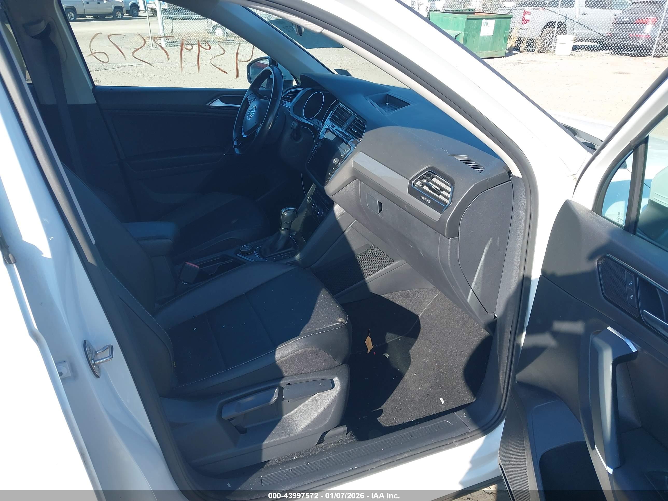 VOLKSWAGEN TIGUAN image 5