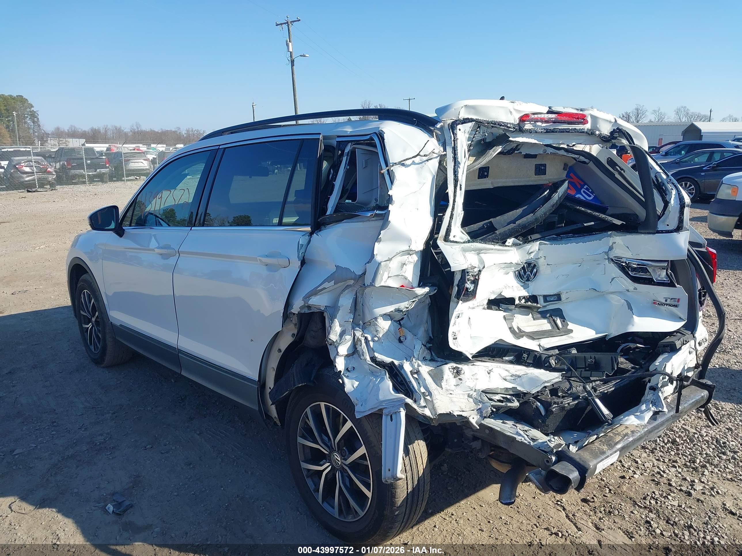 VOLKSWAGEN TIGUAN image 6