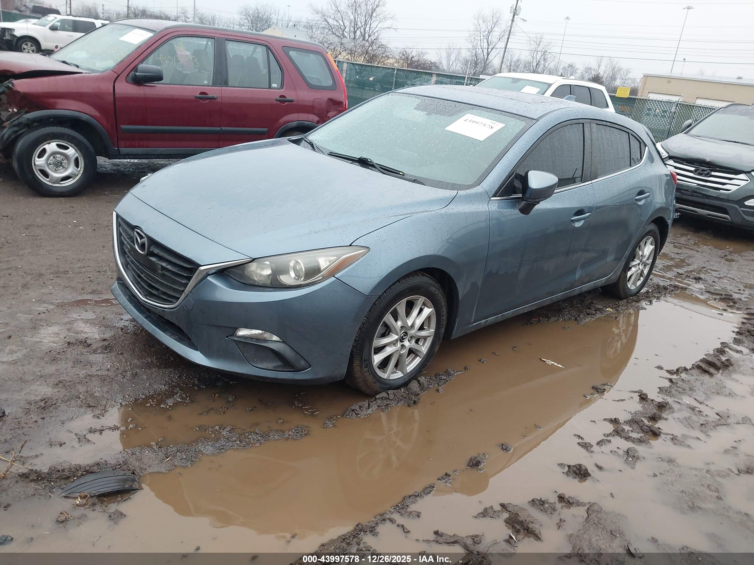MAZDA MAZDA3 image 2