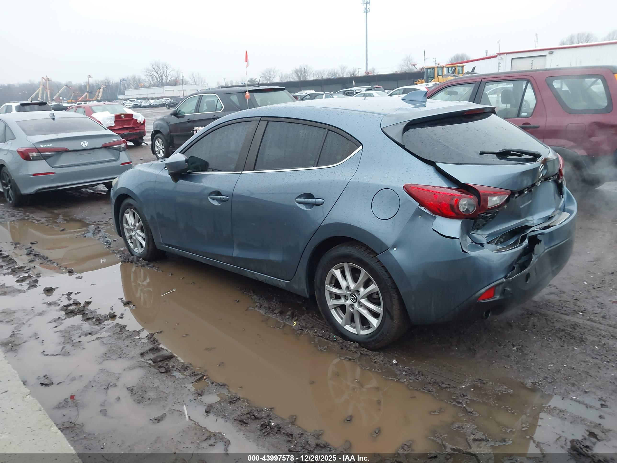 MAZDA MAZDA3 image 3