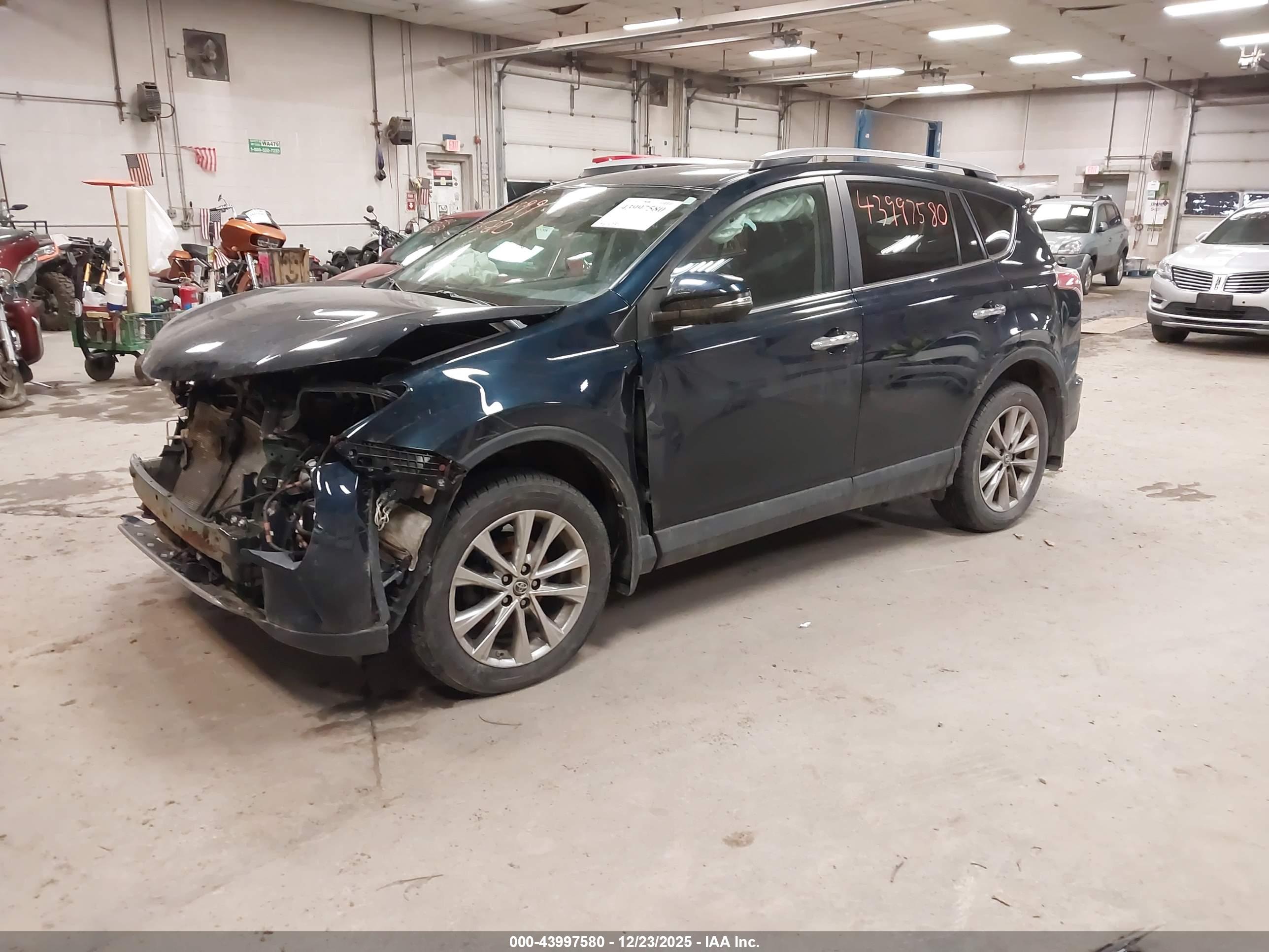TOYOTA RAV4 image 2