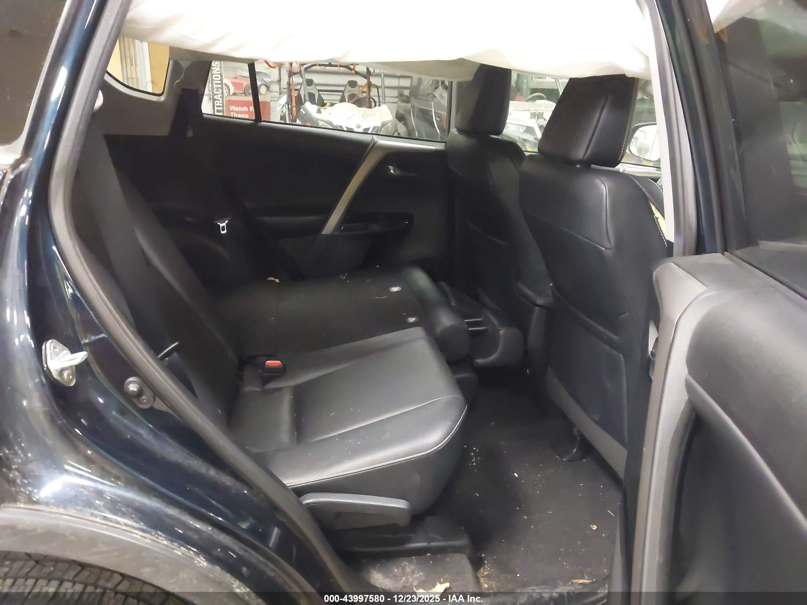 TOYOTA RAV4 image 8