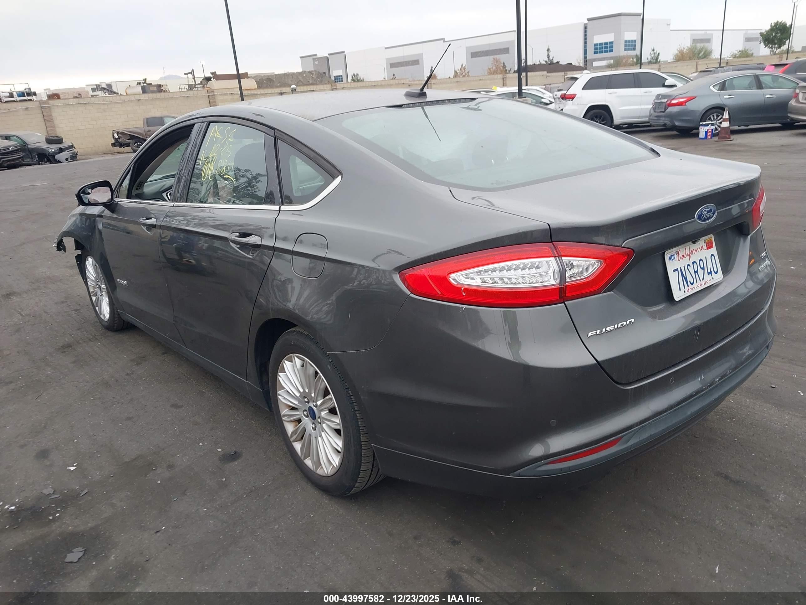 FORD FUSION image 3