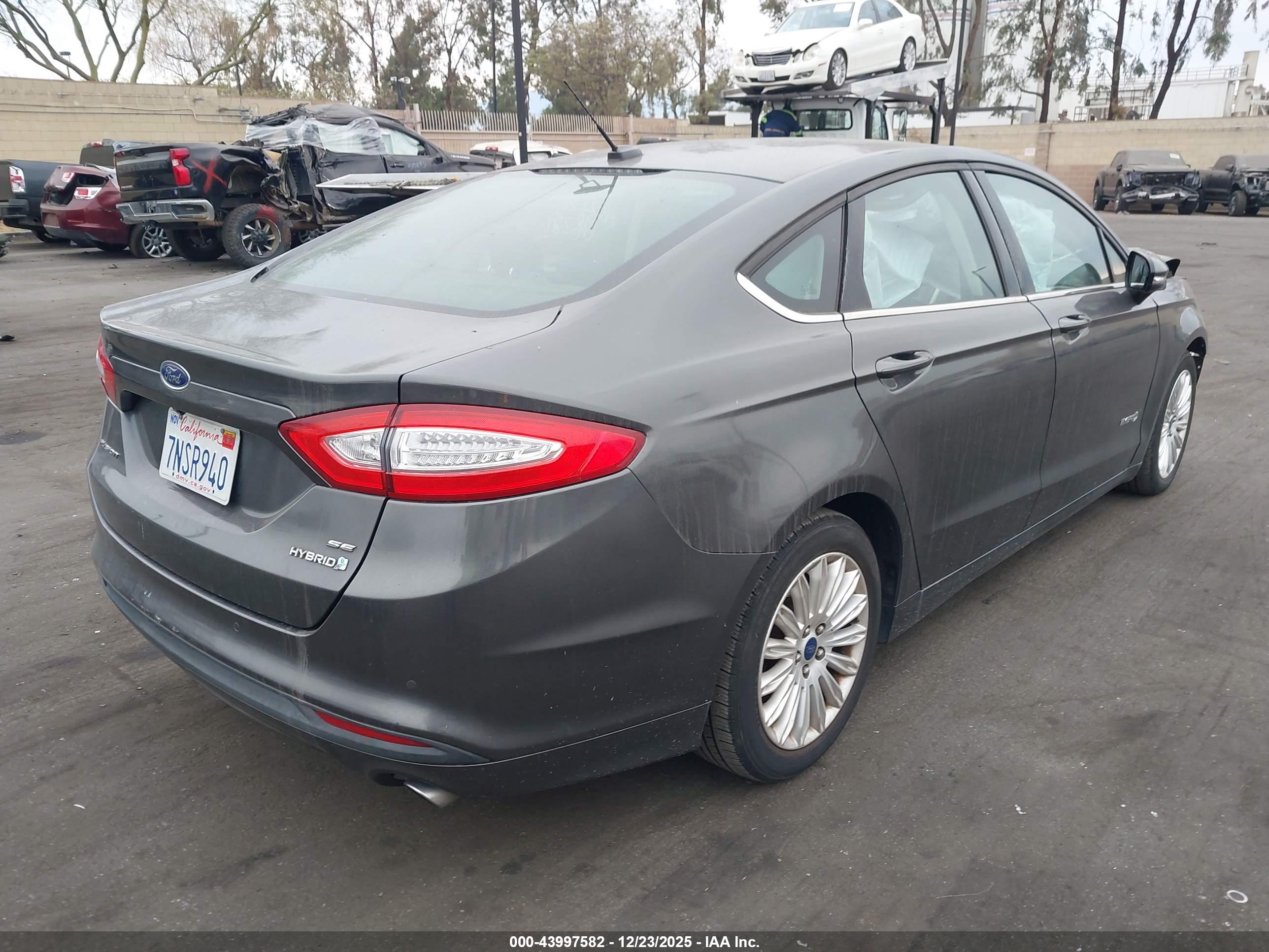 FORD FUSION image 4