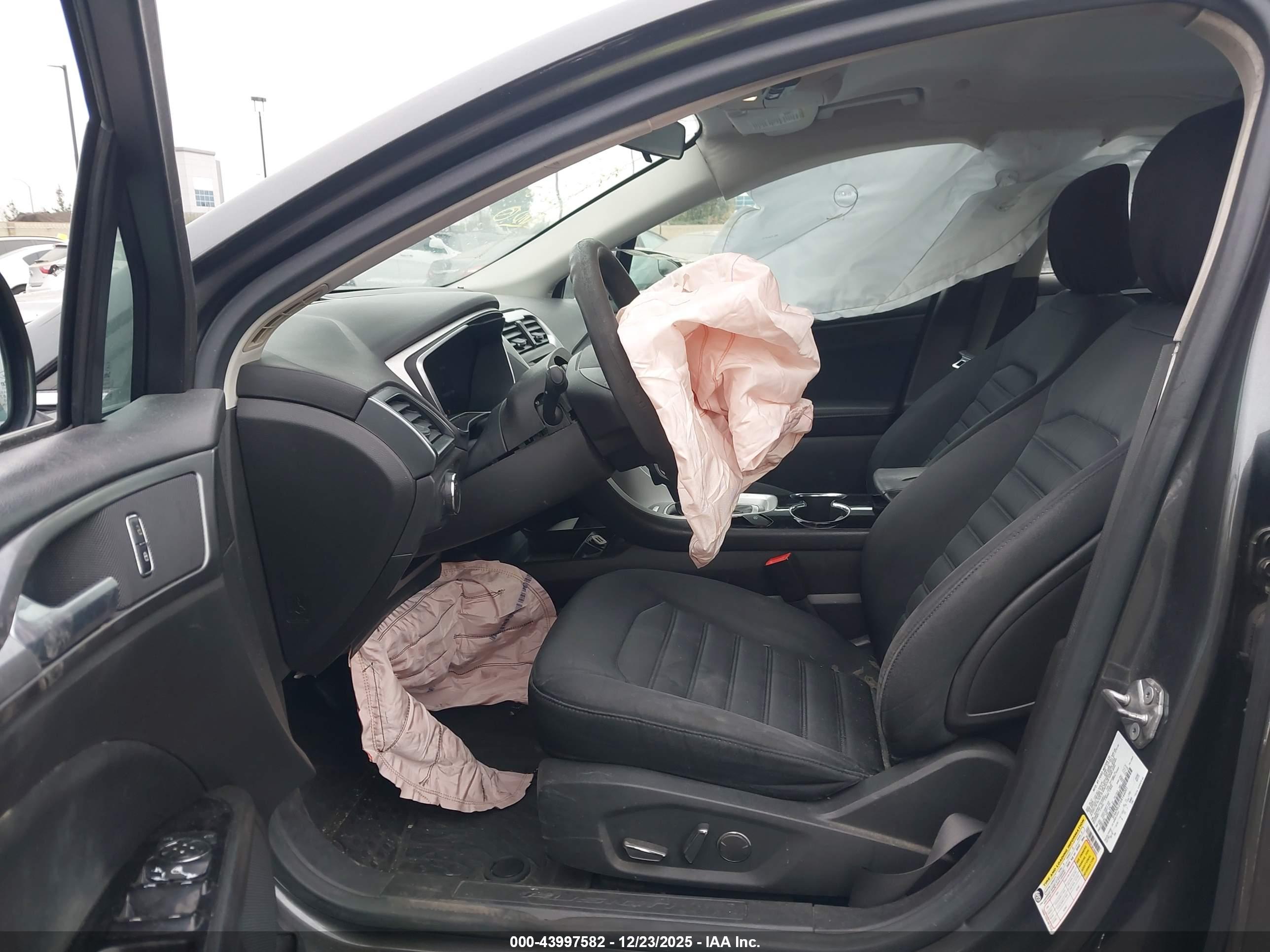 FORD FUSION image 5