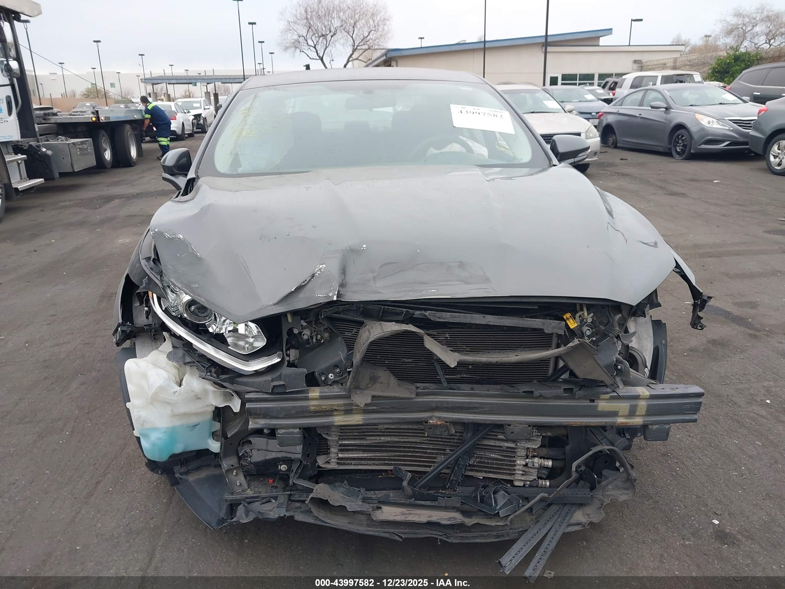 FORD FUSION image 6