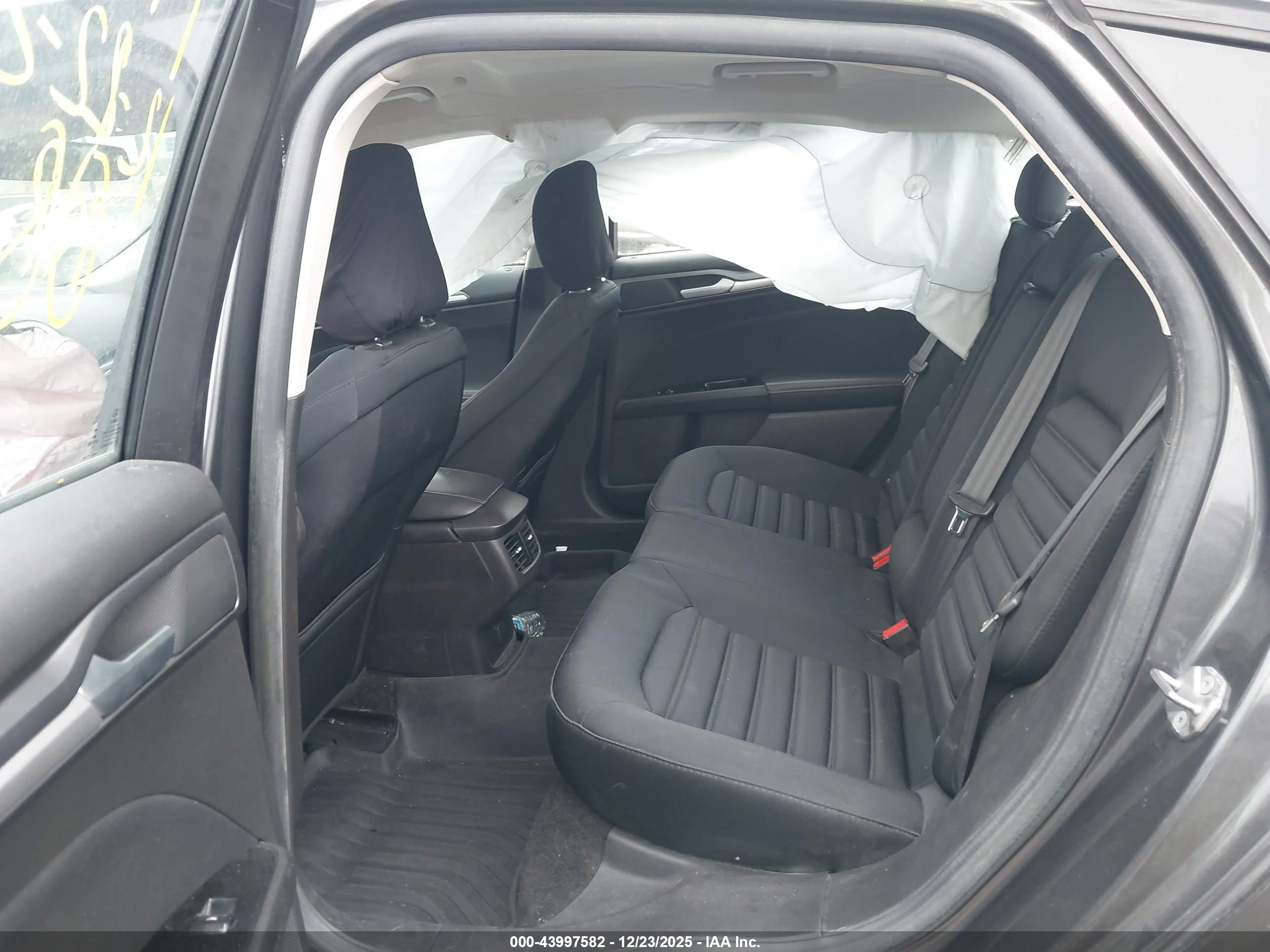 FORD FUSION image 8