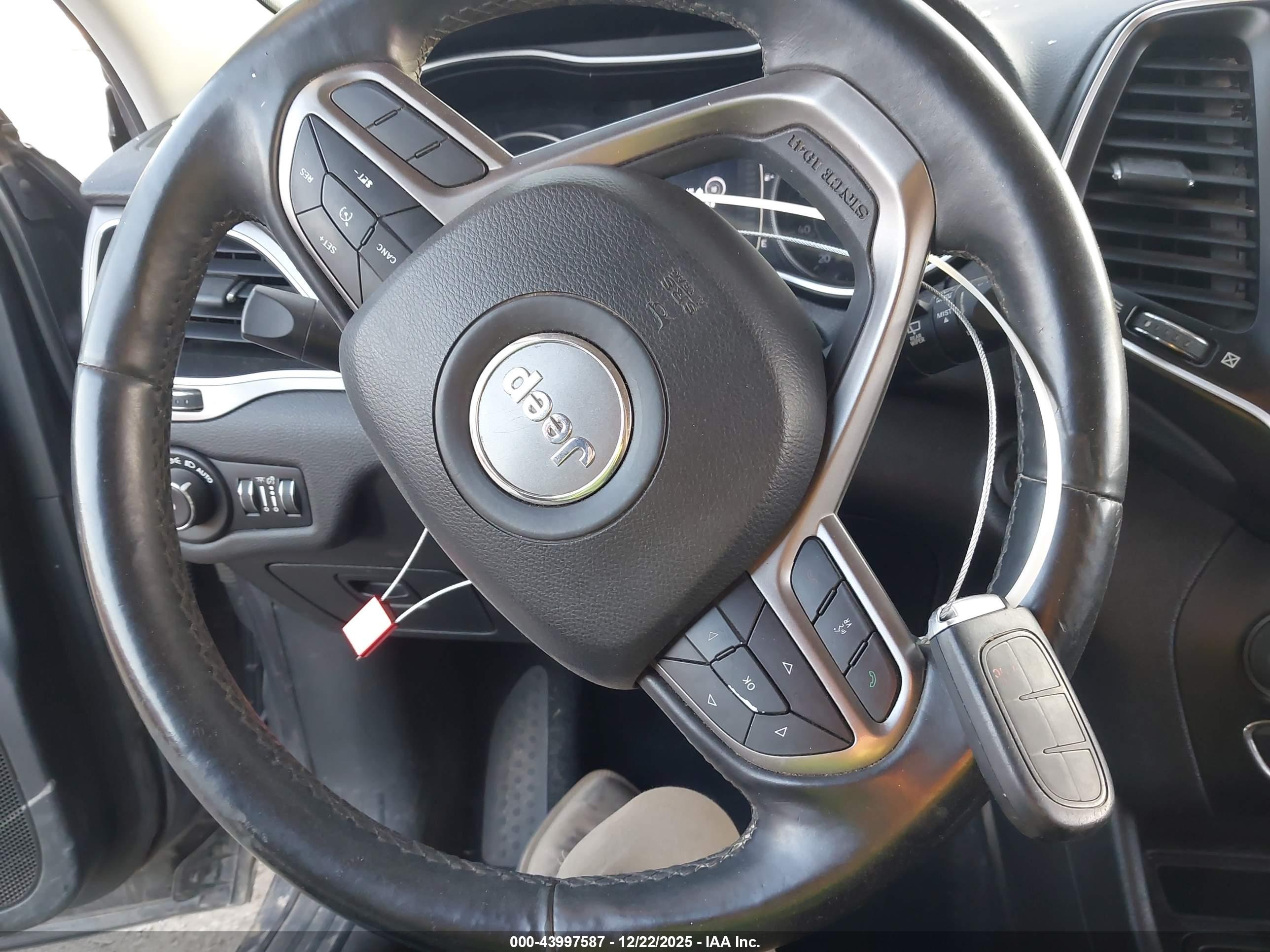 JEEP CHEROKEE image 11