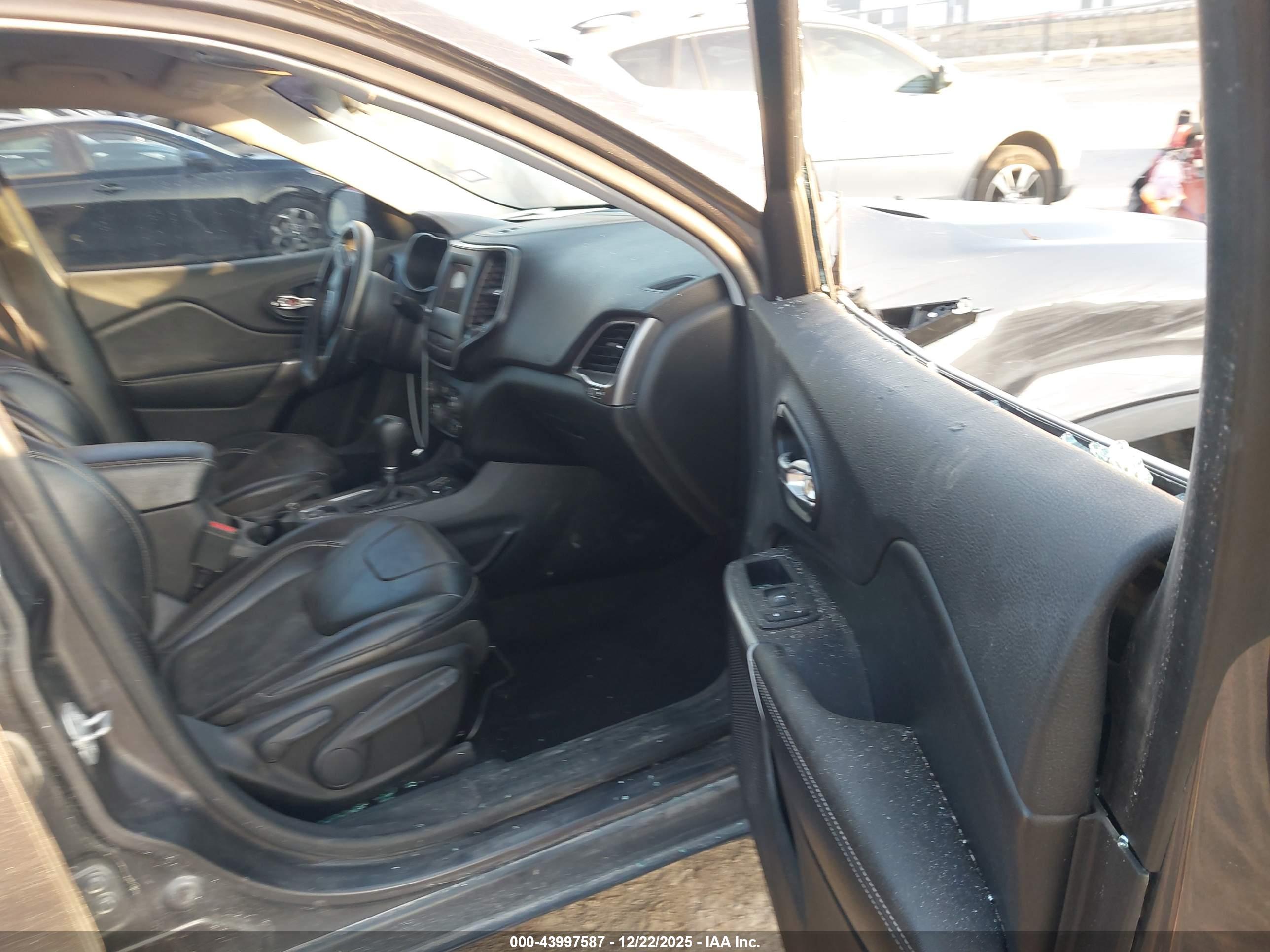 JEEP CHEROKEE image 5