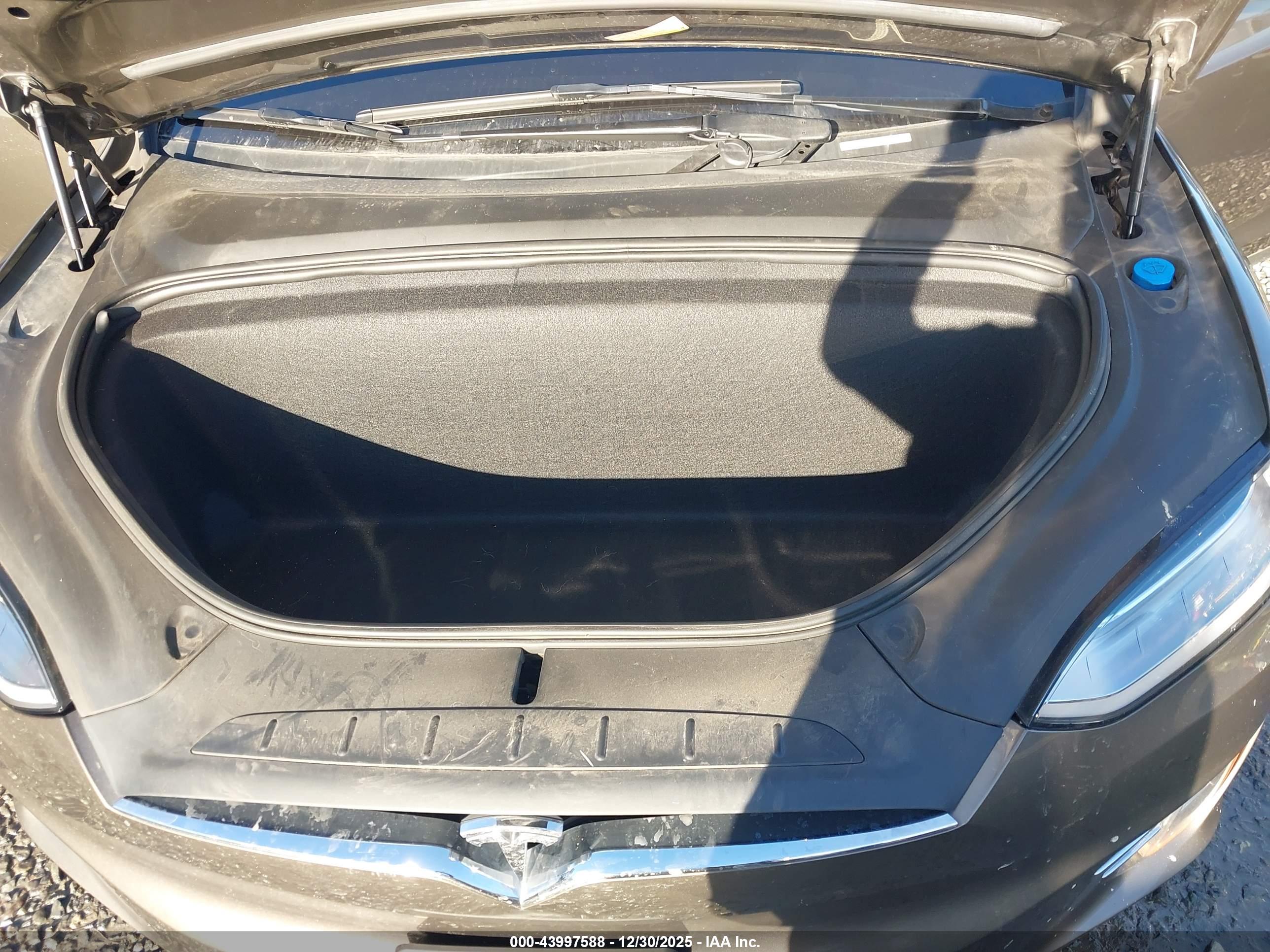 TESLA MODEL image 10