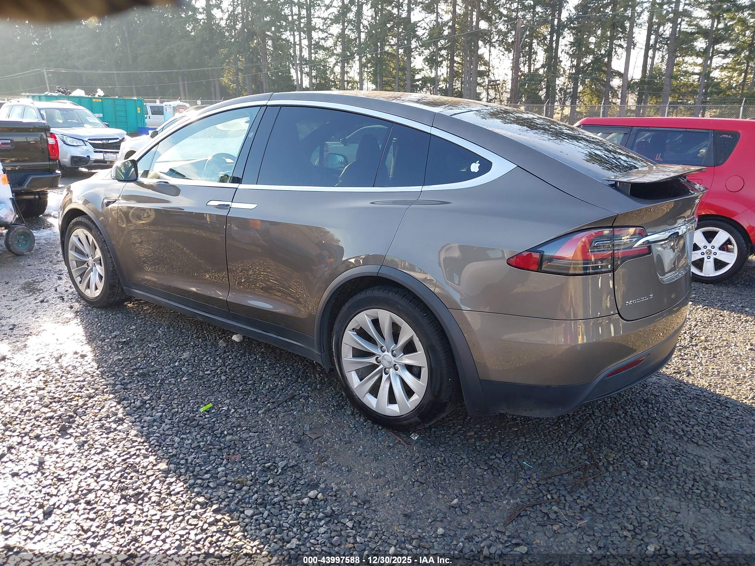 TESLA MODEL image 3