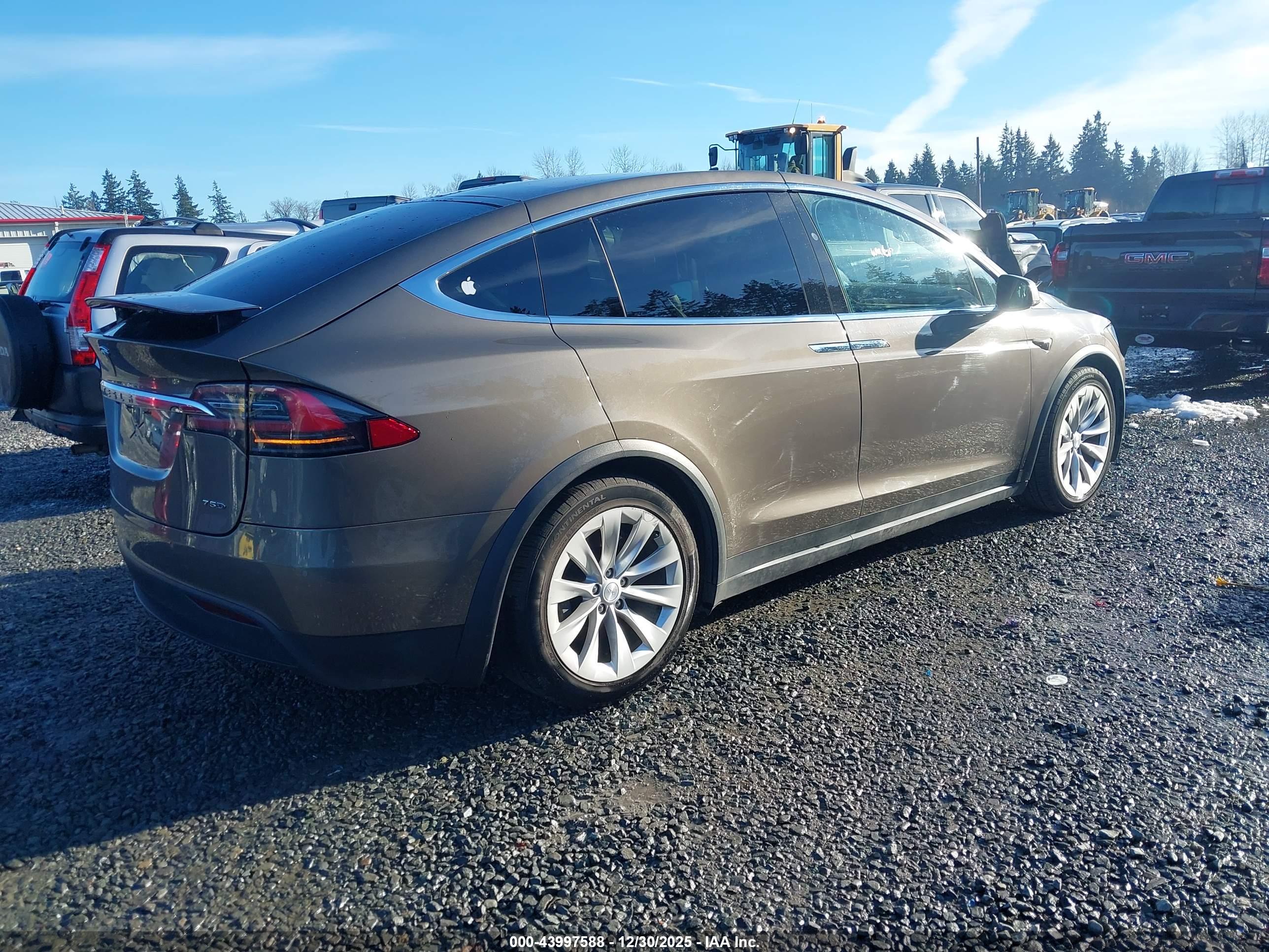 TESLA MODEL image 4